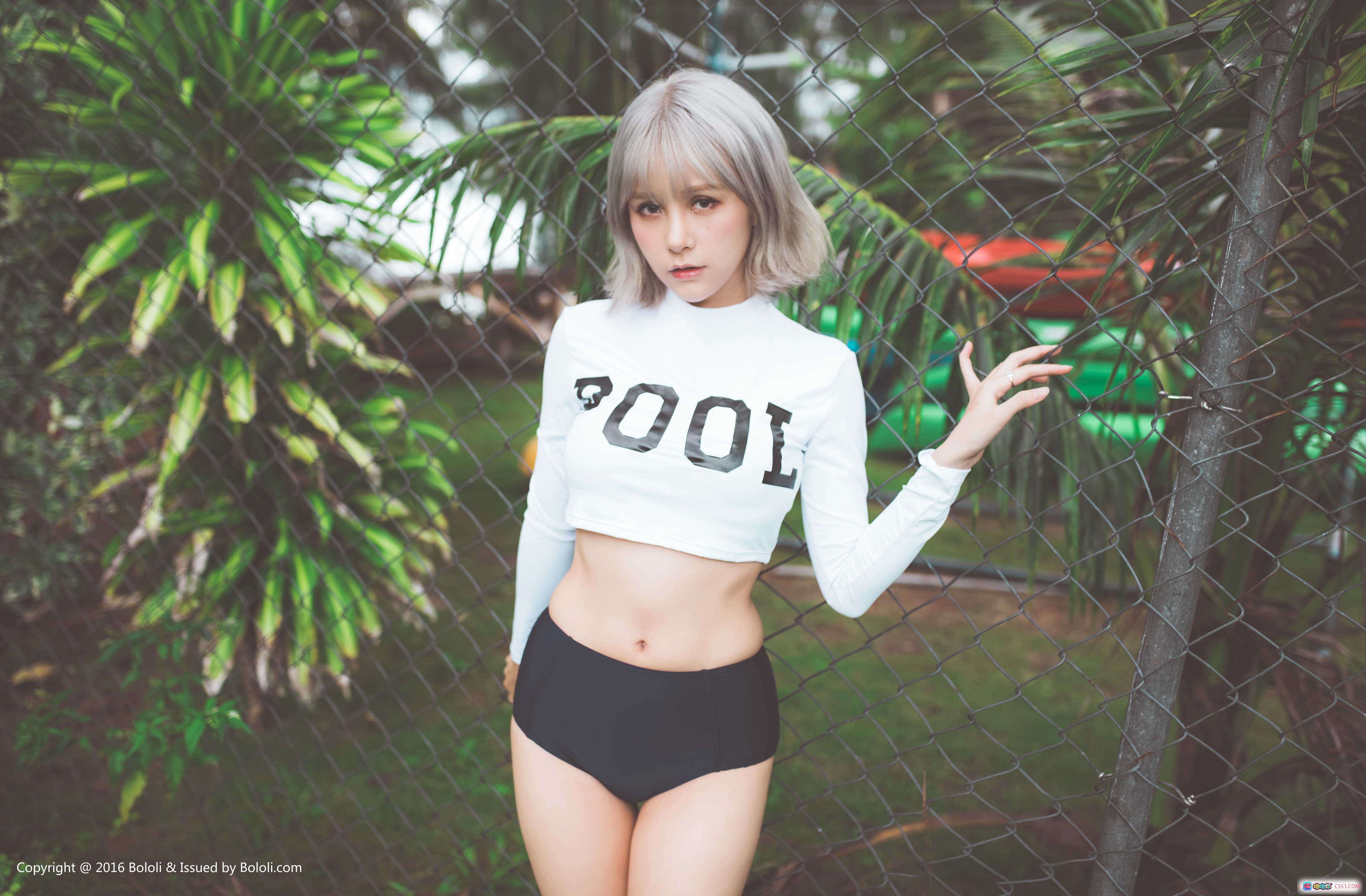 夏美酱海边风情写真 | BoLoLi波萝社VOL.123 | 白色POLO短款上衣+黑色泳裤 | 银发少女热带植物背景 | 2017.10.28高清48P - 就要吻