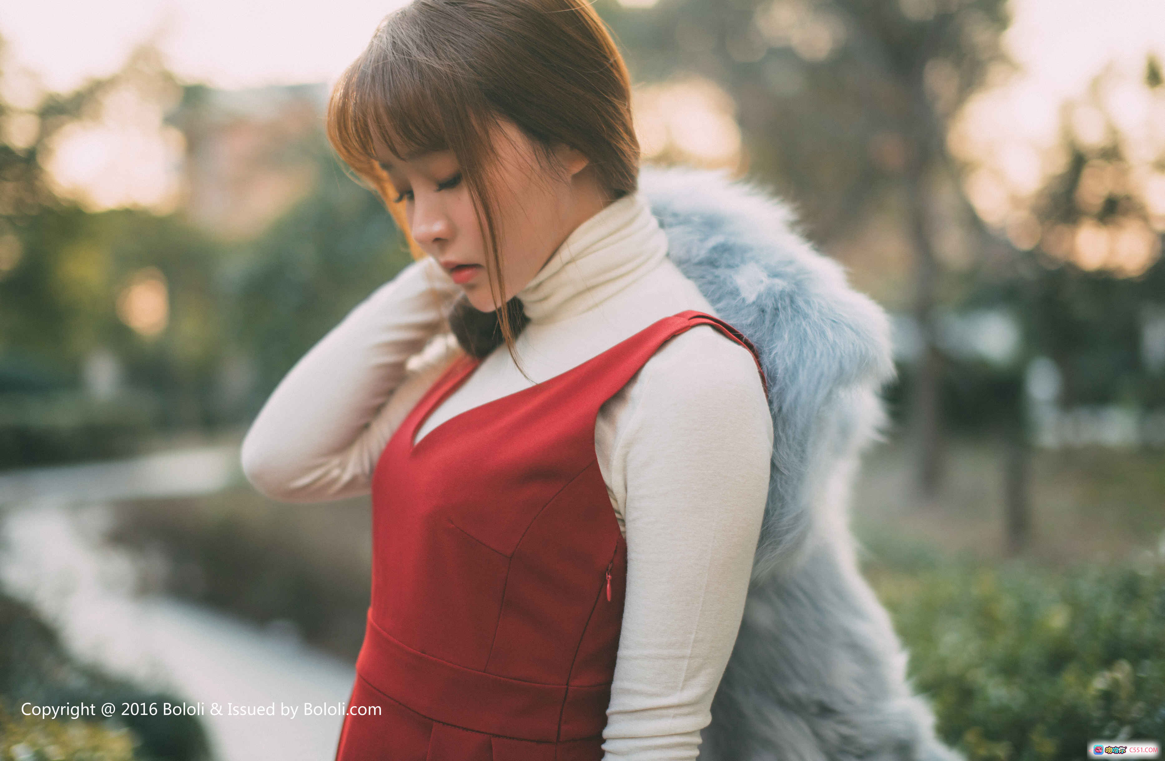 图片[8] - 柳侑绮七宝变装死库水诱惑写真 | BoLoli波萝社VOL.027米奇帽红裙少女窗边私房照 - 就要吻