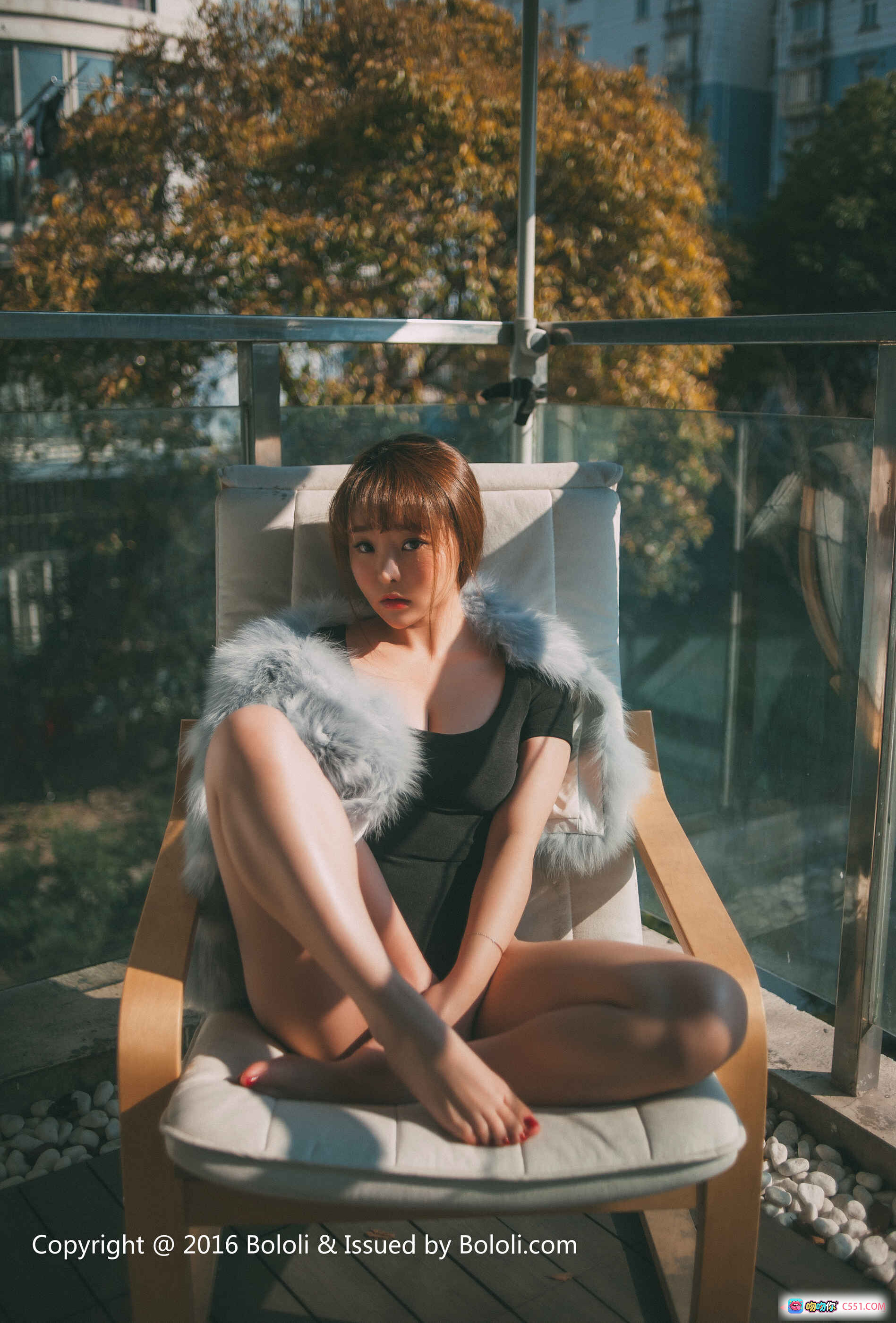 图片[2] - 柳侑绮七宝变装死库水诱惑写真 | BoLoli波萝社VOL.027米奇帽红裙少女窗边私房照 - 就要吻