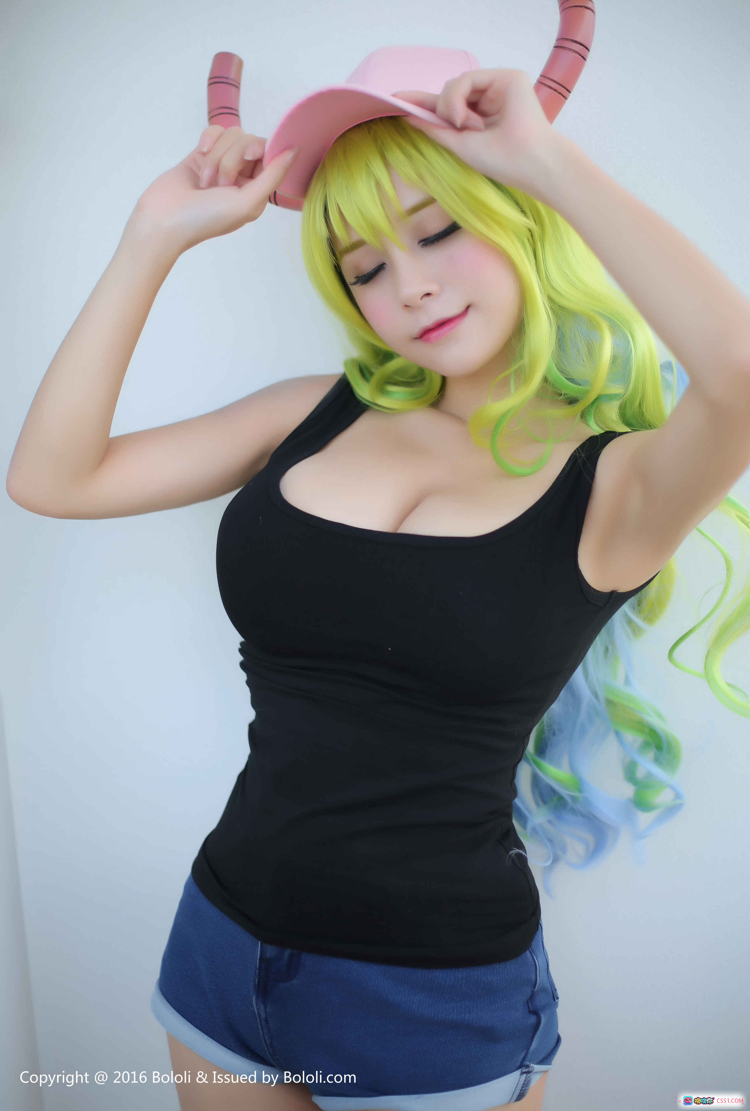 图片[3] - 柳侑绮cosplay绿发少女戴粉色帽角饰黑色背心写真BoLoli波萝社VOL.047高清美图 - 就要吻