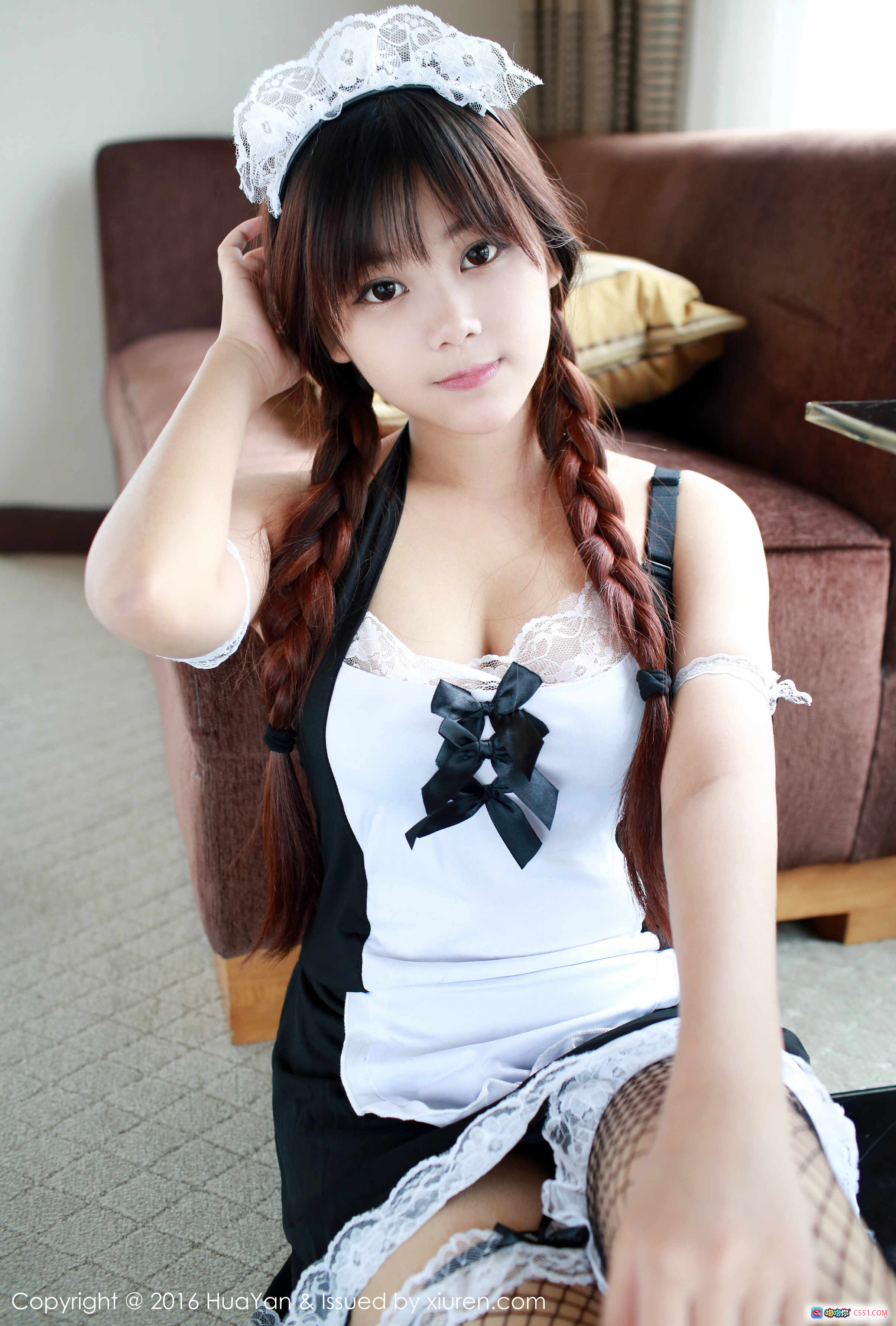 小月儿女仆装写真 | 双马尾蕾丝头饰 | 黑白制服蝴蝶结 | 网袜美腿私房照 | HuaYan花の颜2016 Vol.016 - 就要吻