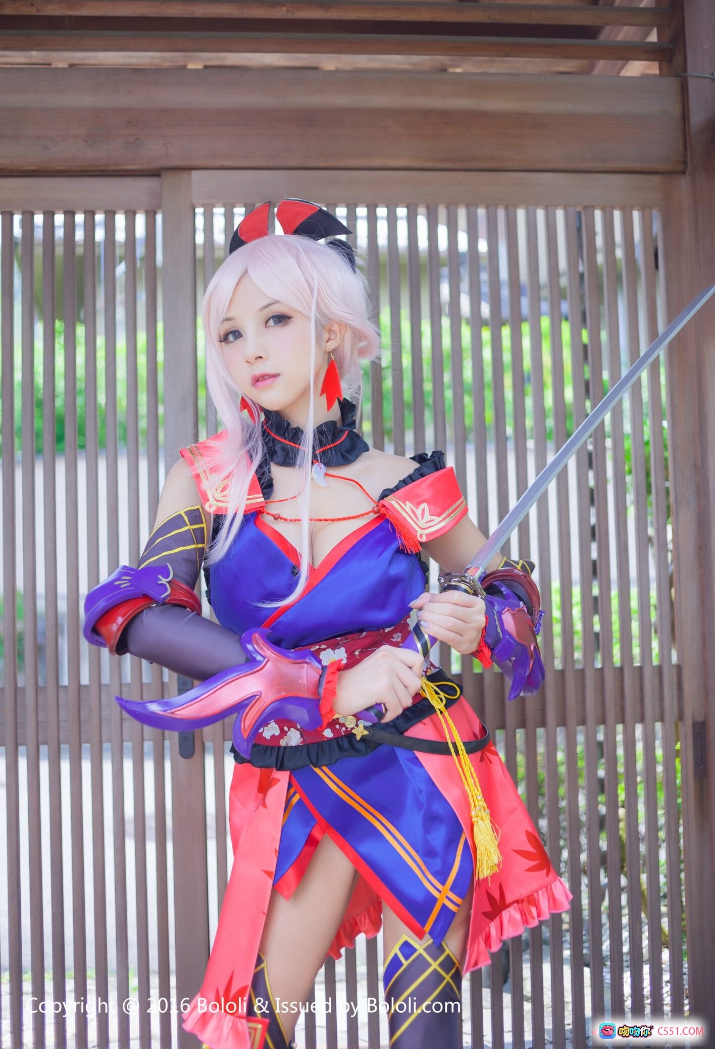 图片[3] - 夏美酱Cosplay写真 | BoLoli波萝社VOL.079 | 和风少女持剑造型 | 红蓝配色战裙 | 日式庭院外景拍摄 - 就要吻