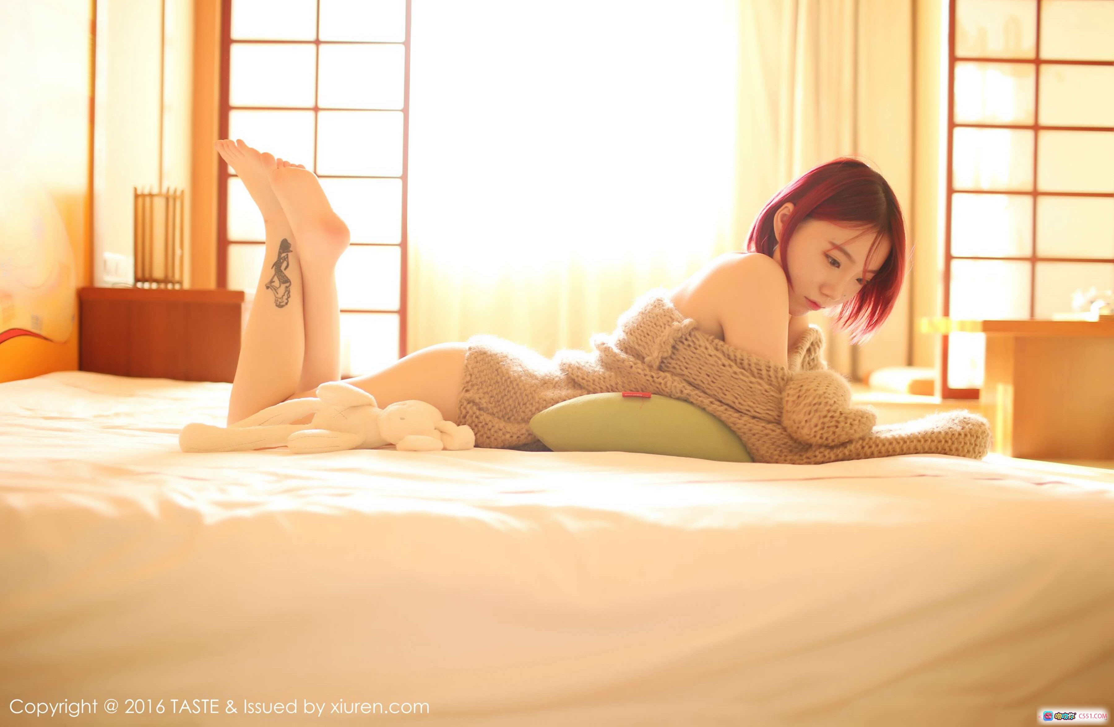 图片[6] - 小泽空私房写真 | 红发少女床上抱毛毯 | 温柔眼神锁骨纹身 | TASTE 2016 VOL.001 精美艺术摄影 - 就要吻