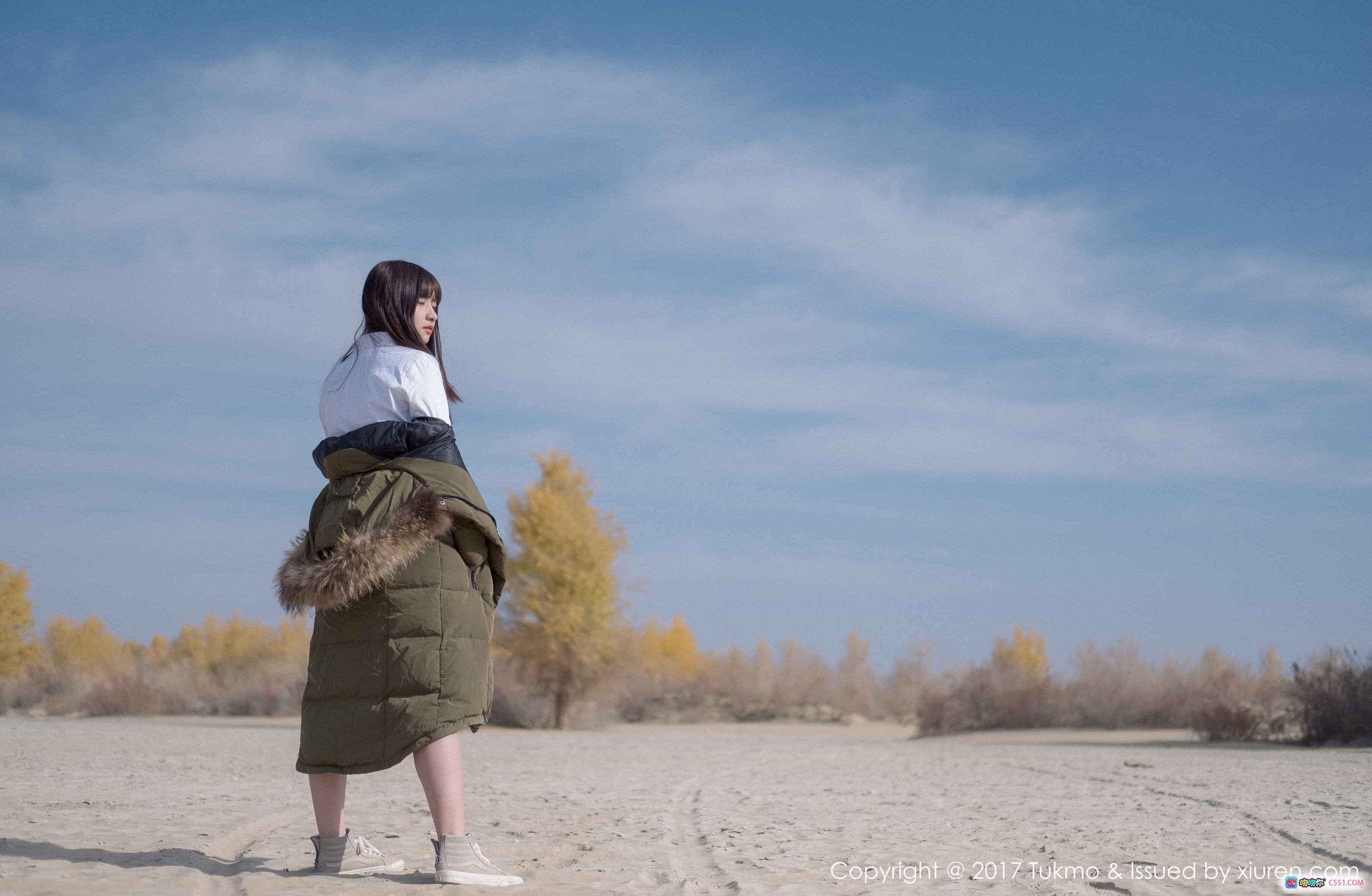 图片[3] - Tukmo 2017.09.15 Vol.103 球球 冬季毛领羽绒服 木屋背景 清新少女写真 高清摄影集 42+1P 175M - 就要吻