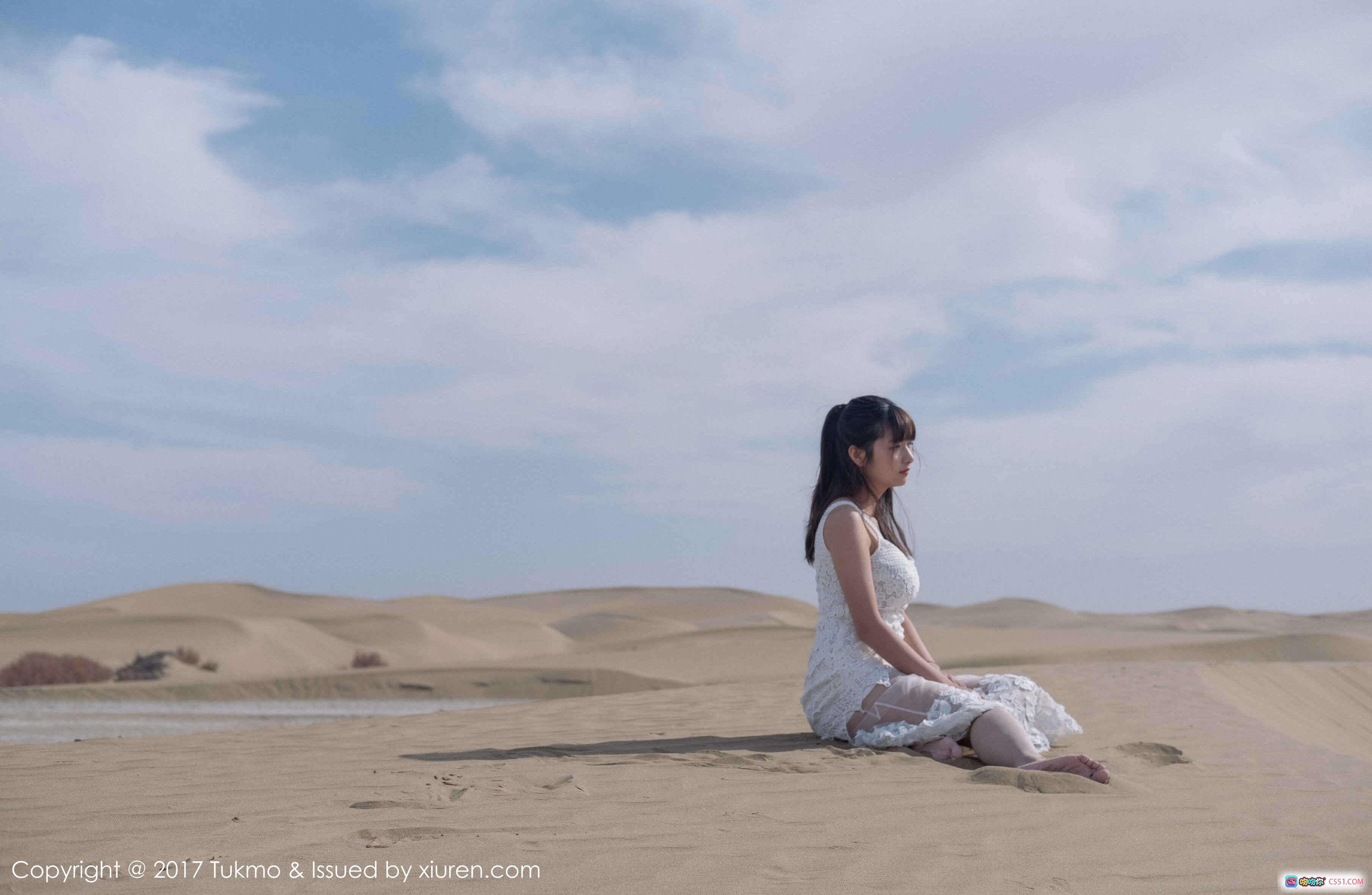 图片[2] - Tukmo 2017.09.15 Vol.103 球球 冬季毛领羽绒服 木屋背景 清新少女写真 高清摄影集 42+1P 175M - 就要吻