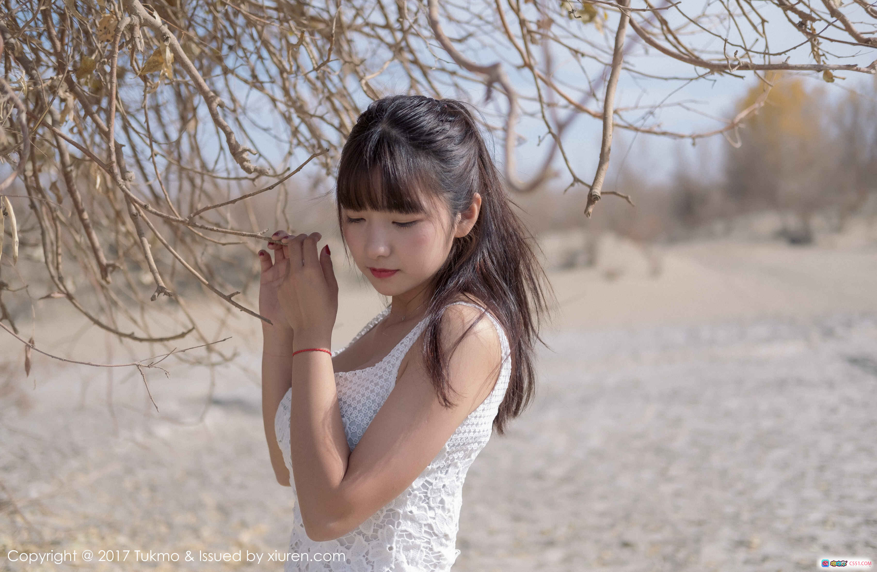 图片[8] - Tukmo 2017.09.15 Vol.103 球球 冬季毛领羽绒服 木屋背景 清新少女写真 高清摄影集 42+1P 175M - 就要吻