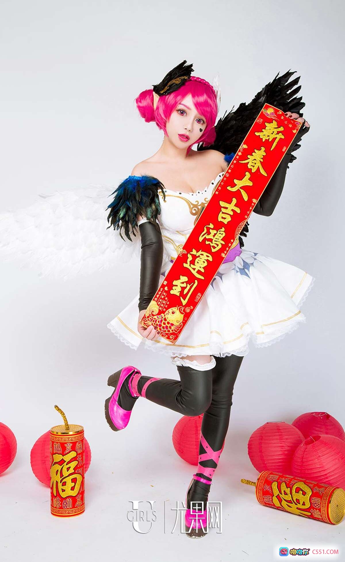 图片[2] - Ugirls尤果网爱尤物No.1004春节主题Cosplay写真 金发兔耳少女红灯笼糖葫芦年味十足 - 就要吻