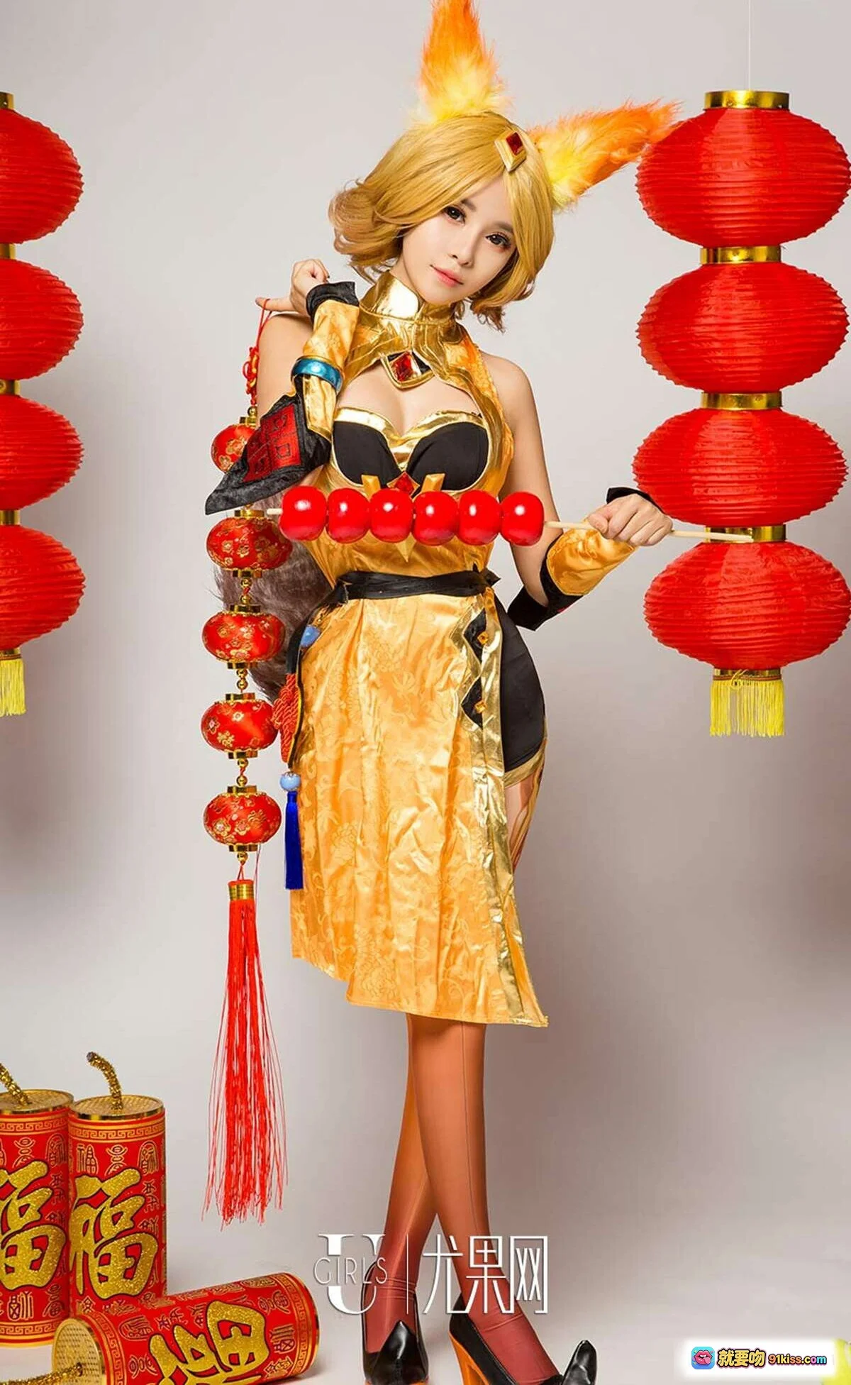 Ugirls尤果网爱尤物No.1004春节主题Cosplay写真 金发兔耳少女红灯笼糖葫芦年味十足 - 就要吻