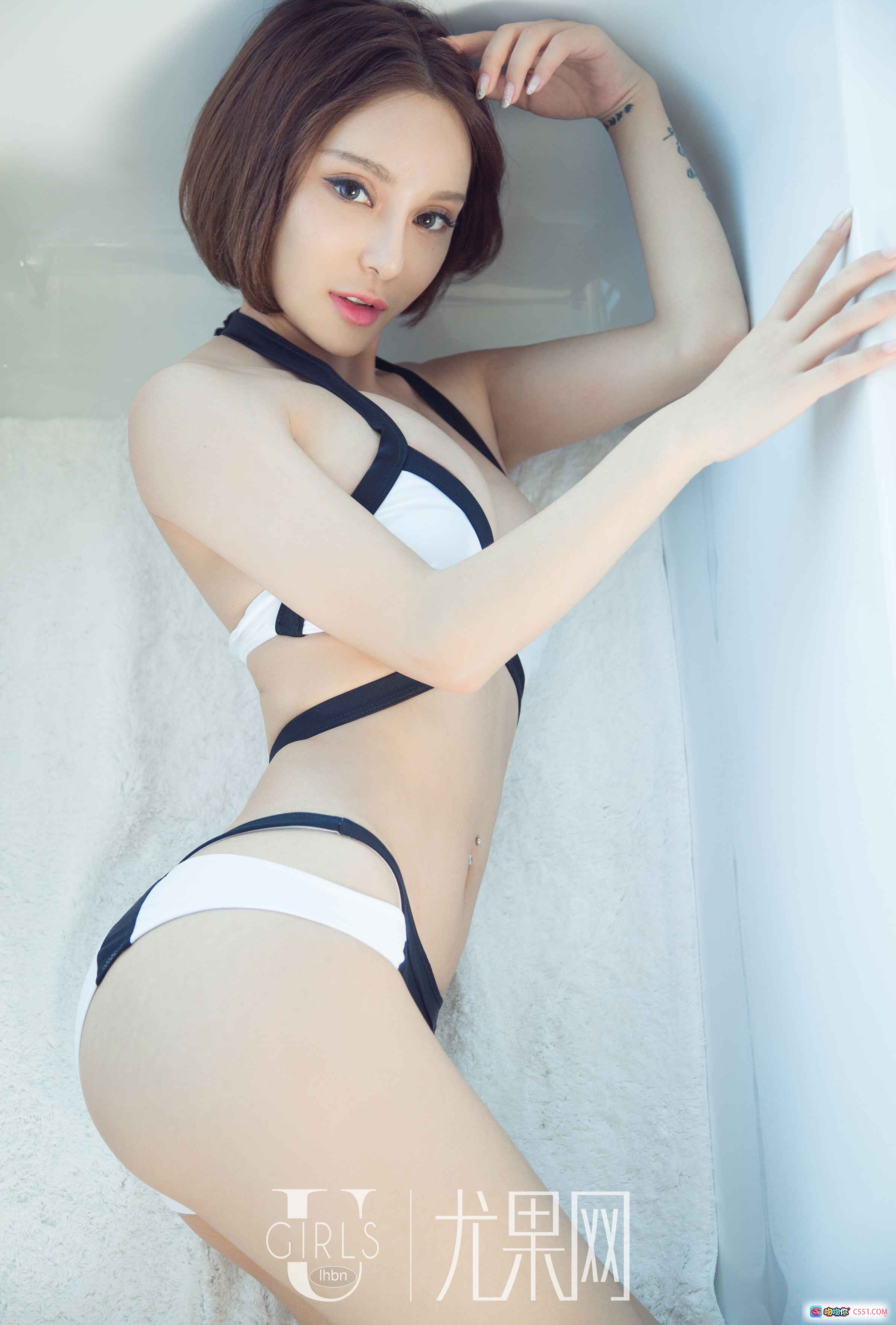 图片[7] - 艾琳娜黑白比基尼性感写真 | Ugirls尤果网2017经典高清图集 | 美背纹身都市背景诱惑风 - 就要吻