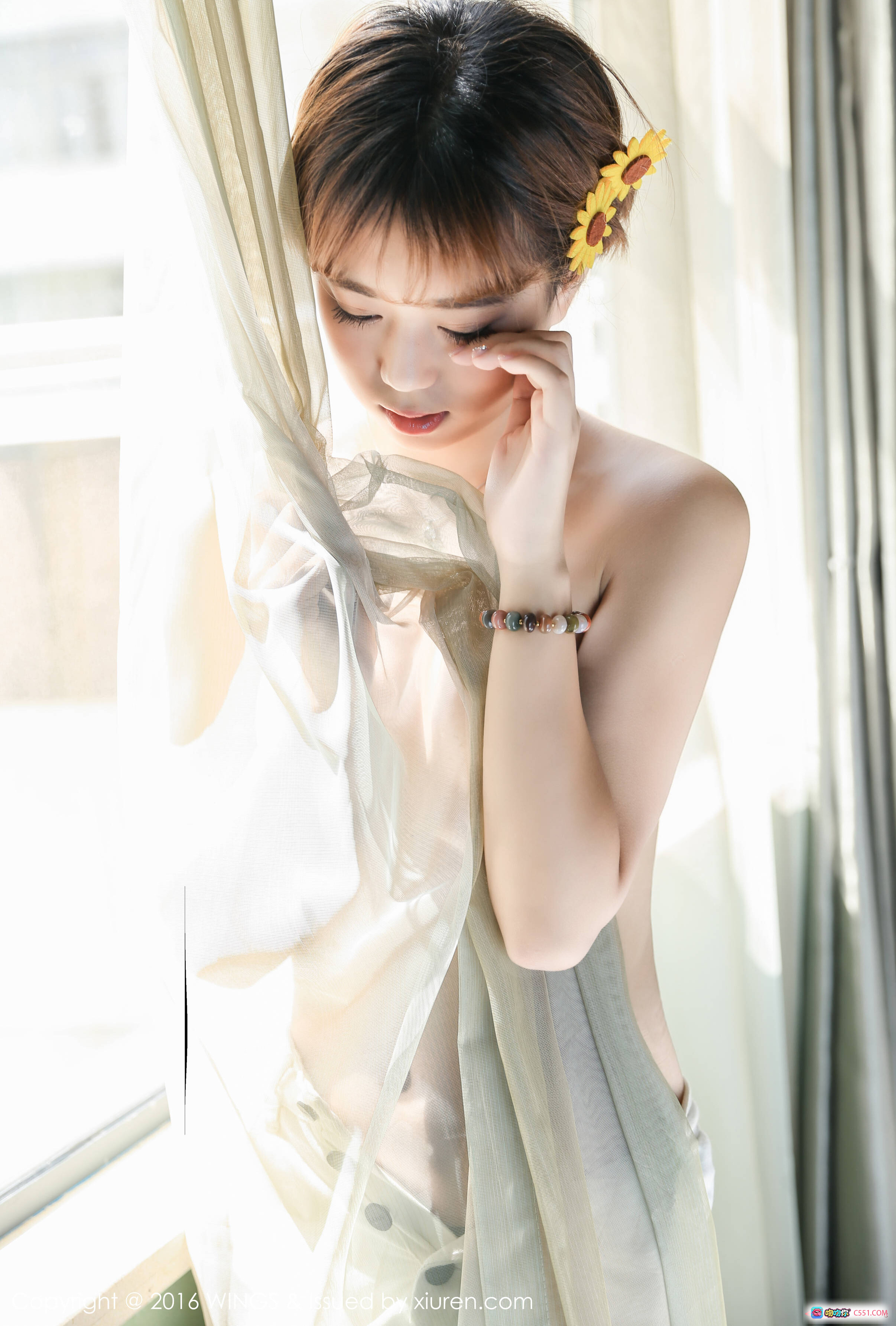 柠檬vivi窗边柔光写真 | 透明薄纱少女风 | 向日葵发饰清新造型 | WingS VOL.019 2016.10.10 80+张高清图集 - 就要吻