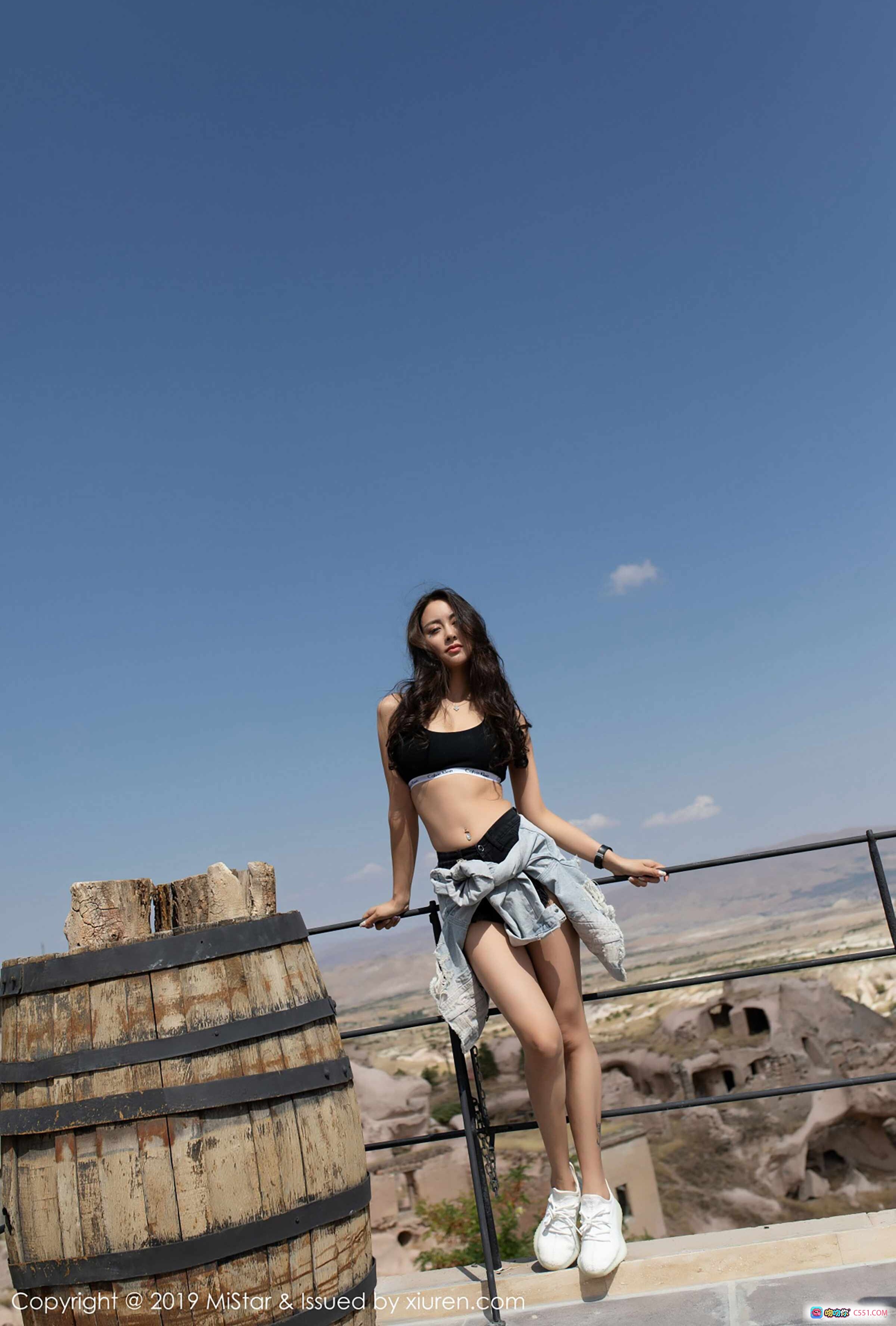 图片[2] - 穆菲菲2019写真Vol.265 | 旗袍短裙+红墨镜+石墙楼梯性感美腿高跟造型 - 就要吻