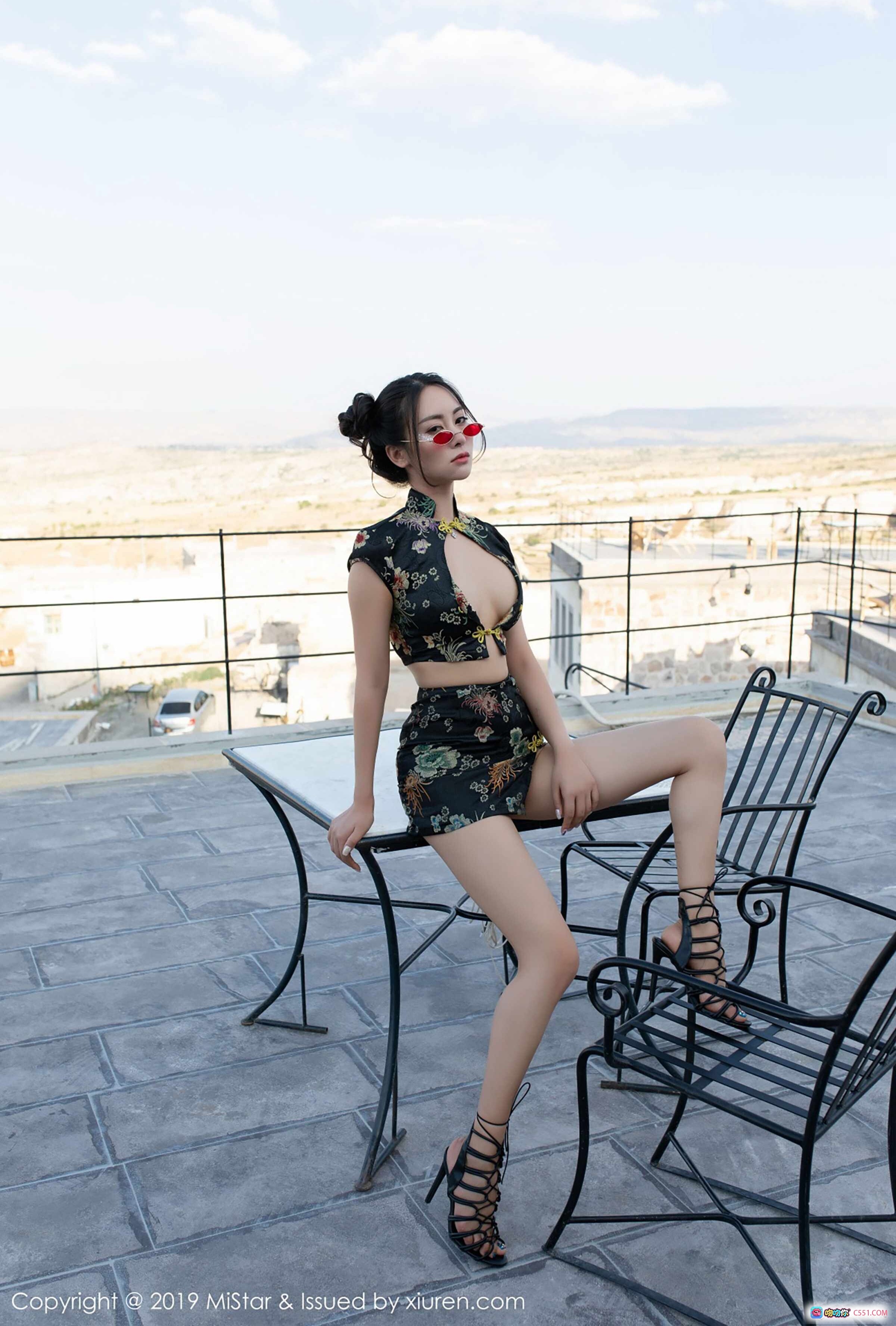 图片[9] - 穆菲菲2019写真Vol.265 | 旗袍短裙+红墨镜+石墙楼梯性感美腿高跟造型 - 就要吻