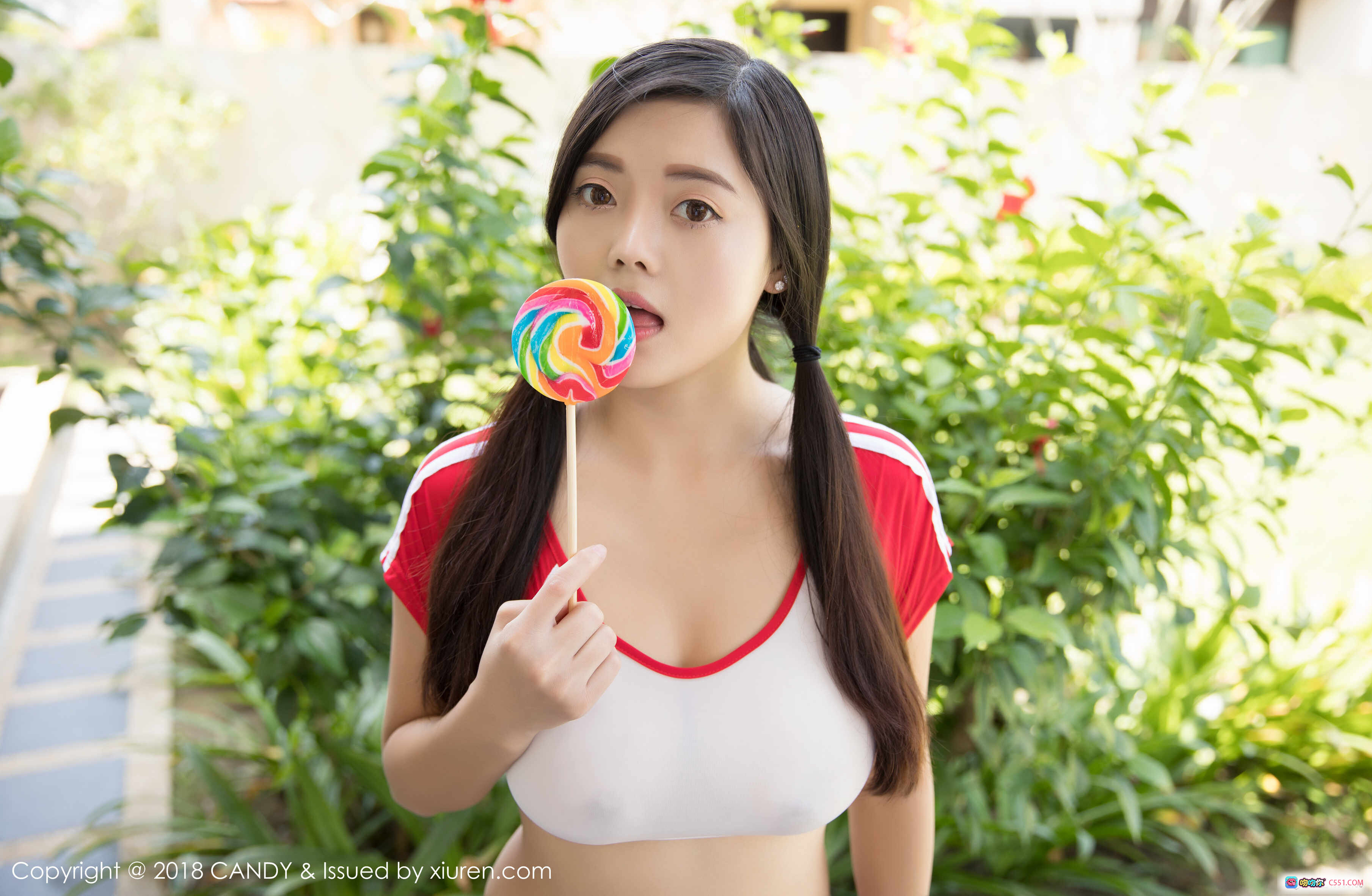 林美惠子Mieko彩虹棒棒糖甜美写真 | CANDY 2018.01.31 VOL.050 户外绿植清新少女风 - 就要吻