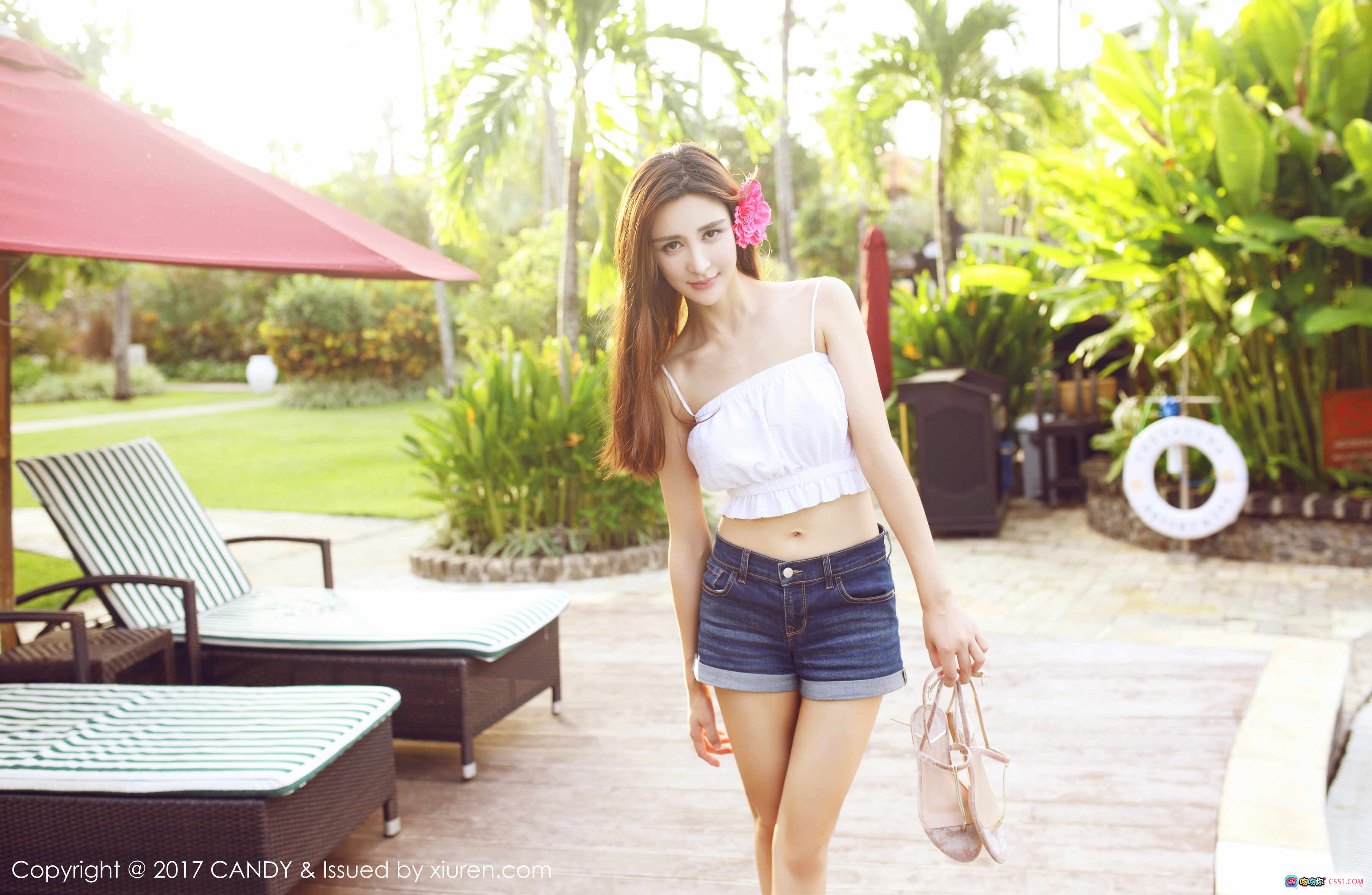 图片[6] - 伊莉娜清新写真 | 白色吊带上衣+牛仔短裤 | 花朵发饰户外床榻坐姿 | CANDY VOL.030 2017.08.30 - 就要吻