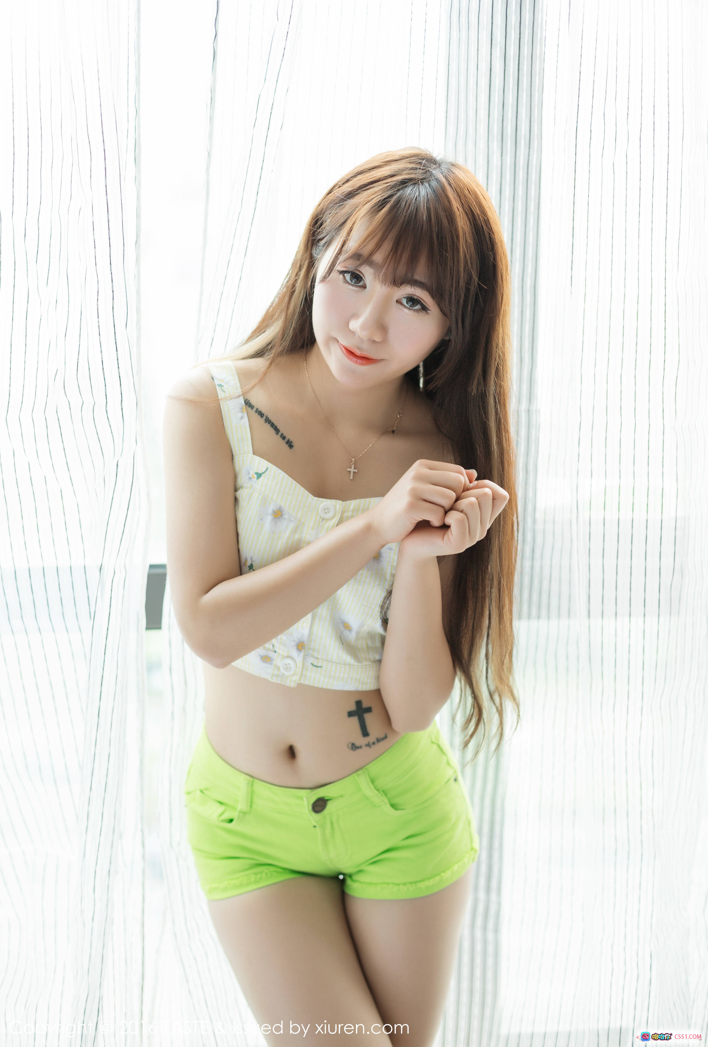 图片[7] - 鱼子酱宝saki清新写真 | 白色碎花吊带+荧光绿短裤 | 窗边自然光少女风 | 2016年5月VOL.026精选45P - 就要吻