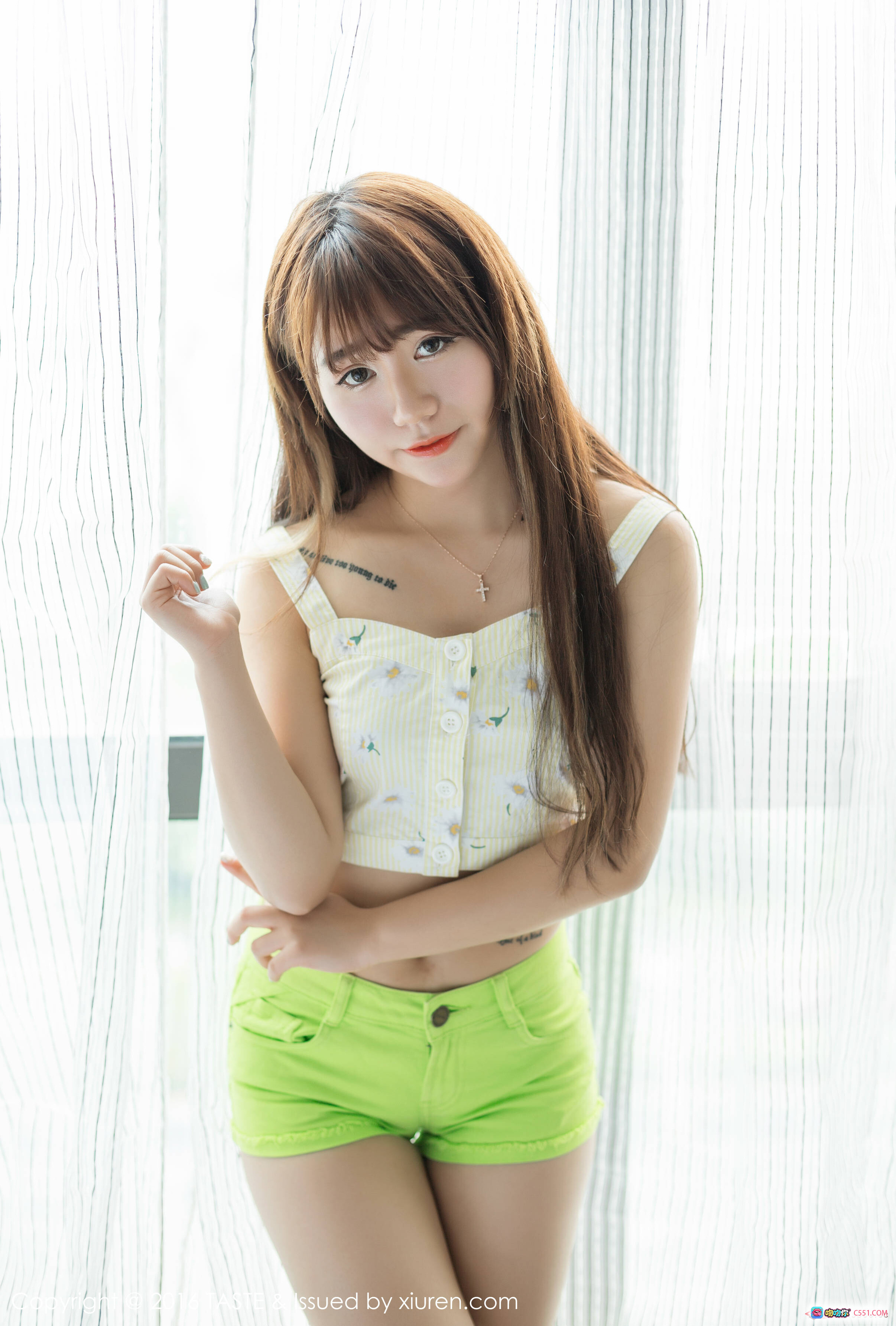 图片[8] - 鱼子酱宝saki清新写真 | 白色碎花吊带+荧光绿短裤 | 窗边自然光少女风 | 2016年5月VOL.026精选45P - 就要吻