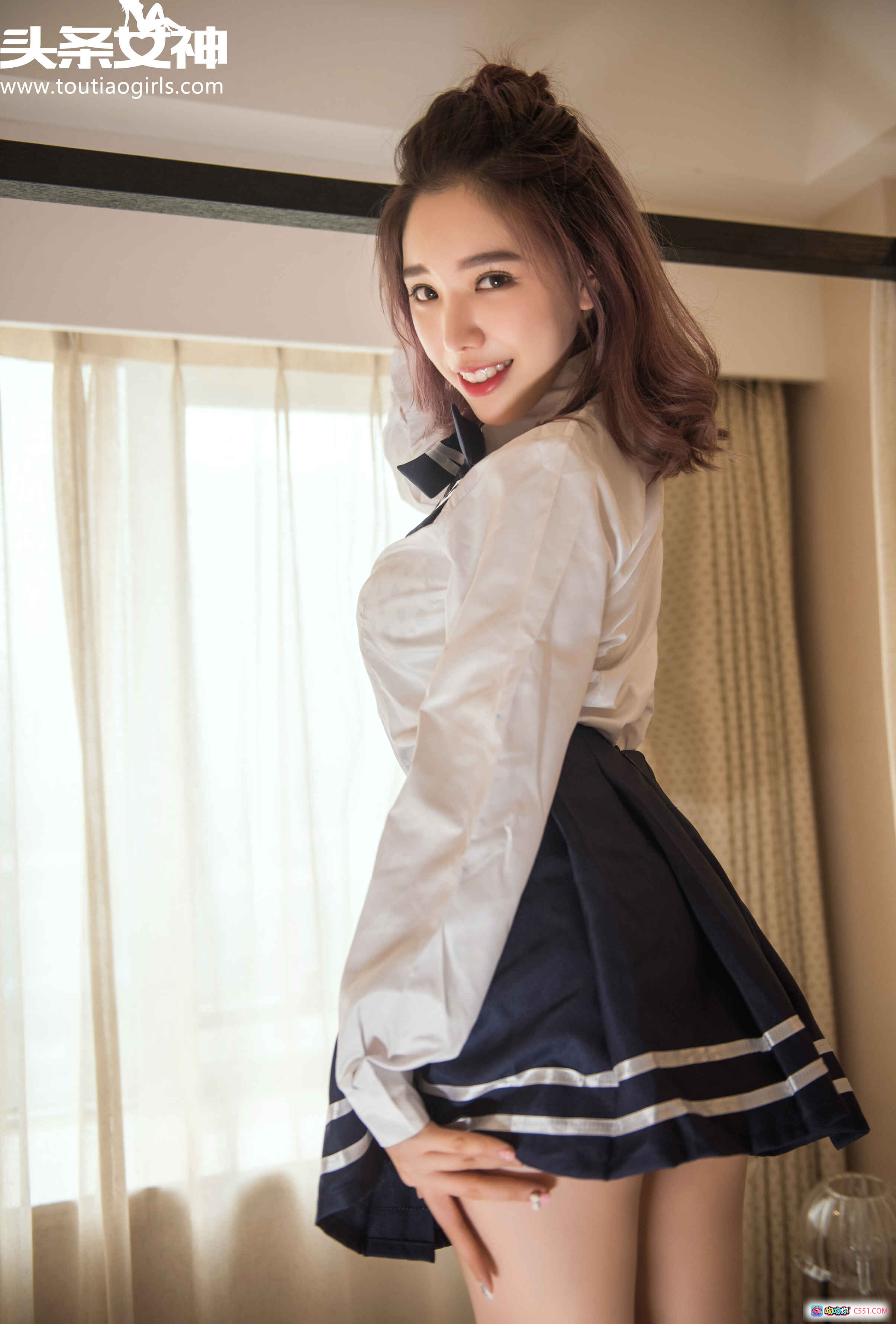 图片[9] - 头条女神筱妮草莓牛奶写真 甜美紫发少女心内衣搭配海军风短裤 白丝美腿床上私房照 - 就要吻