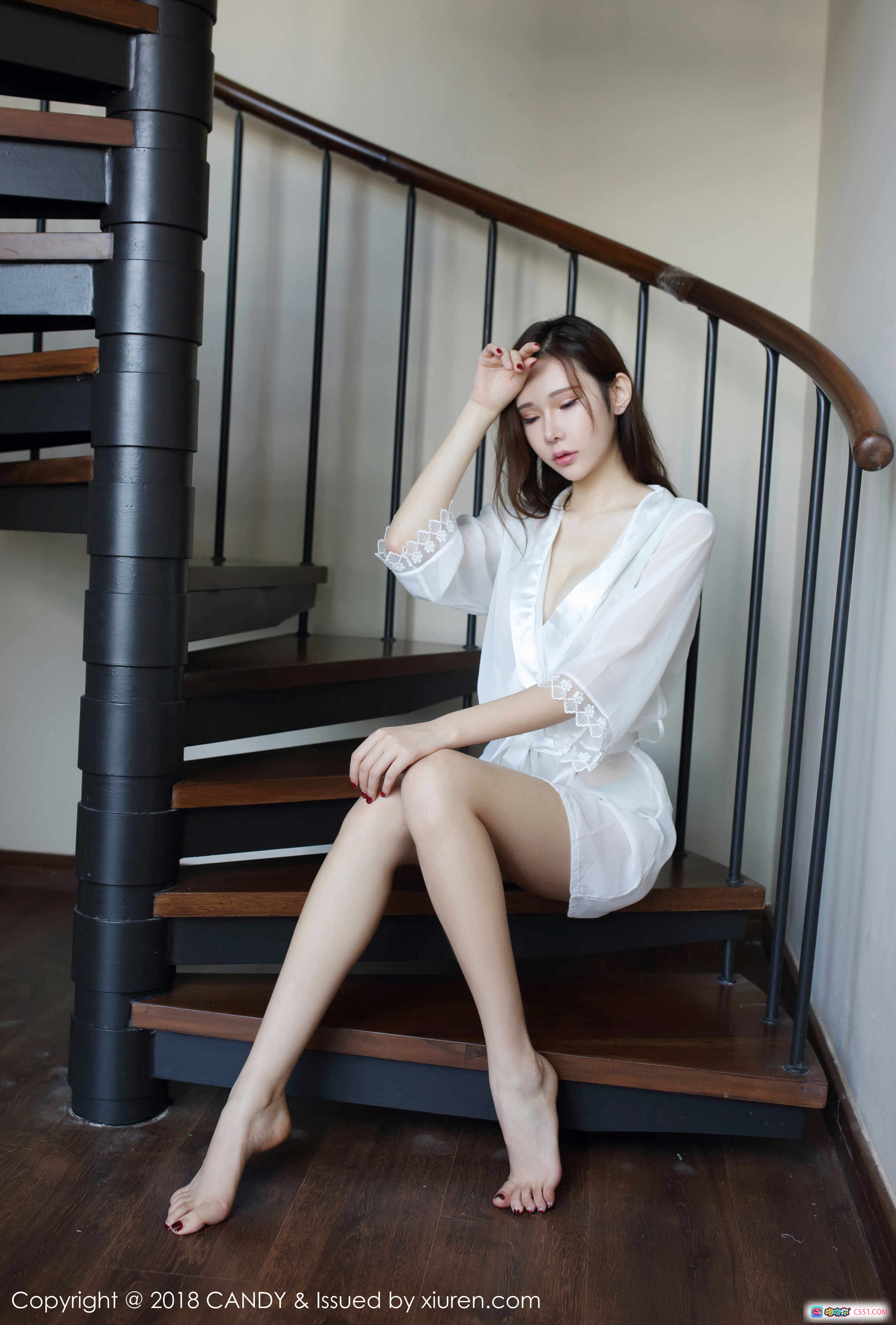 图片[5] - 萌琪琪Irene性感写真：居家沙发美腿诱惑，浅蓝内衣搭配多彩抱枕，CANDY 2018 VOL.049高清图集 - 就要吻