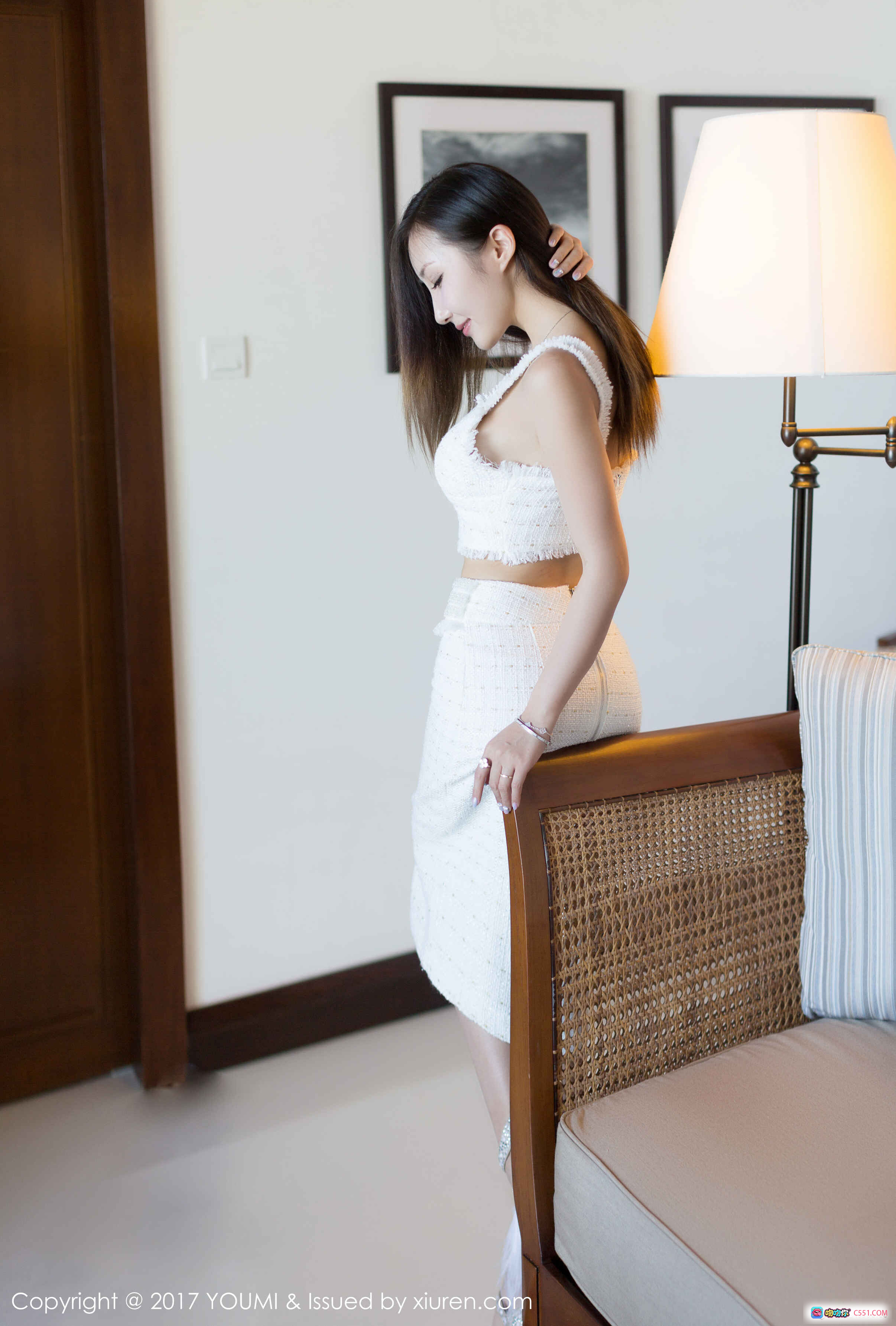 图片[4] - YouMi尤蜜荟2017.12.28 Vol.100 Yumi尤美泳池边镂空针织裙写真 清新自然度假风美女摄影 - 就要吻