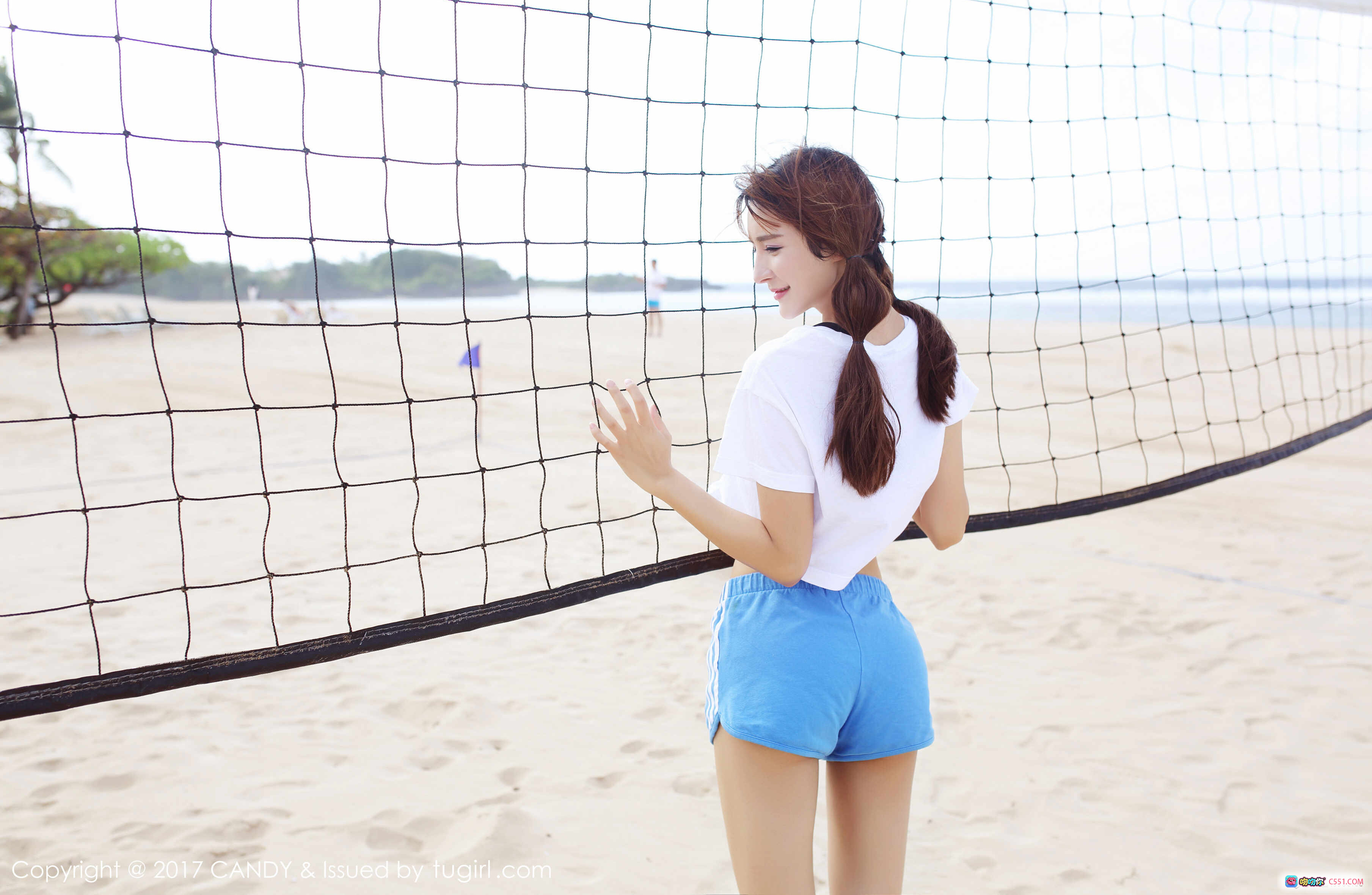 图片[5] - 伊莉娜夏日清新写真 | 白T恤蓝短裤运动风 | 甜美双马尾坐姿美腿 | CANDY 2017 Vol.024 - 就要吻