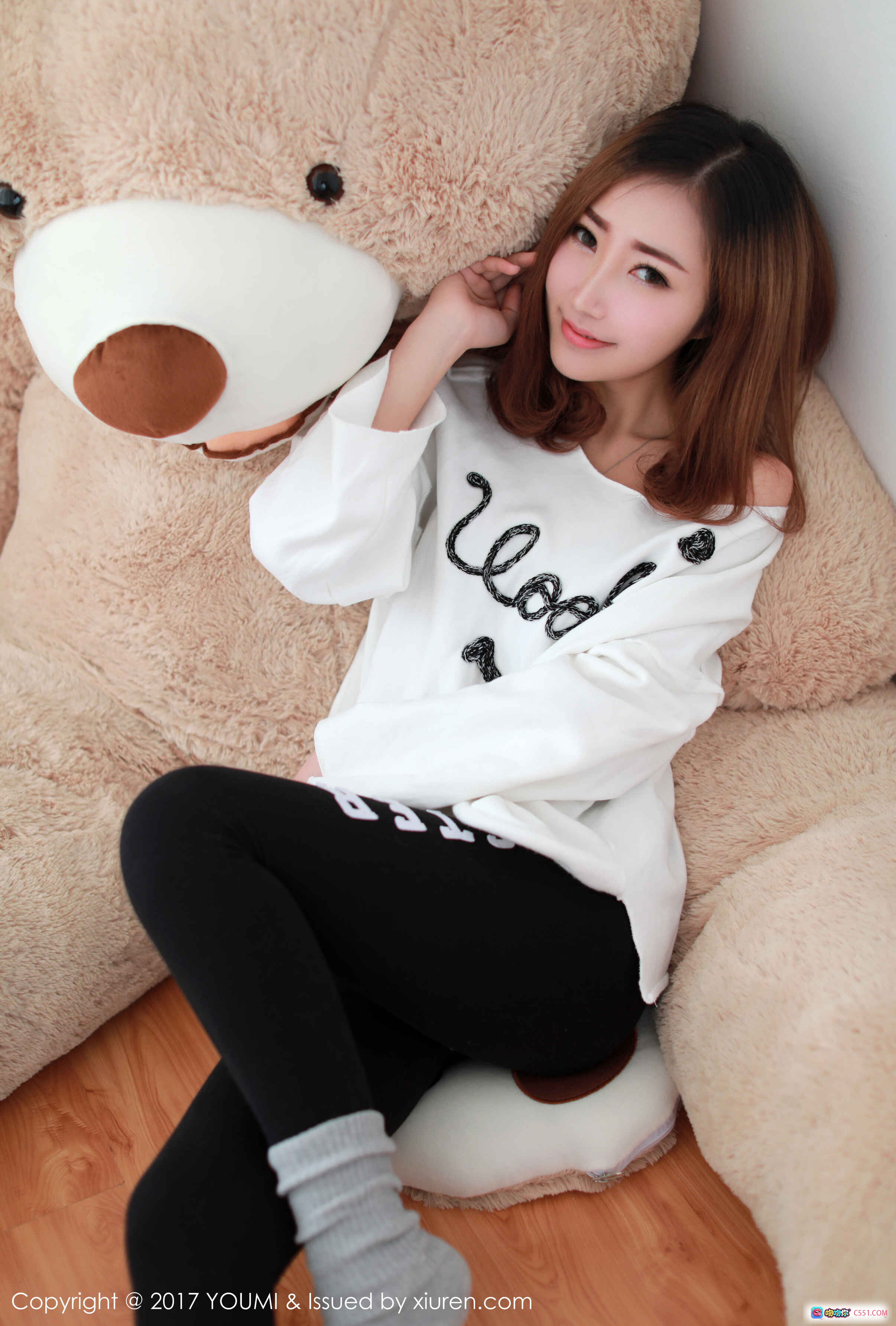 图片[4] - YouMi尤蜜荟2017.01.03 Vol.005尤美私房写真 白色镂空毛衣+灰色堆堆袜 床上甜美少女风 粉色火烈鸟灯饰背景 46P高清图集 - 就要吻