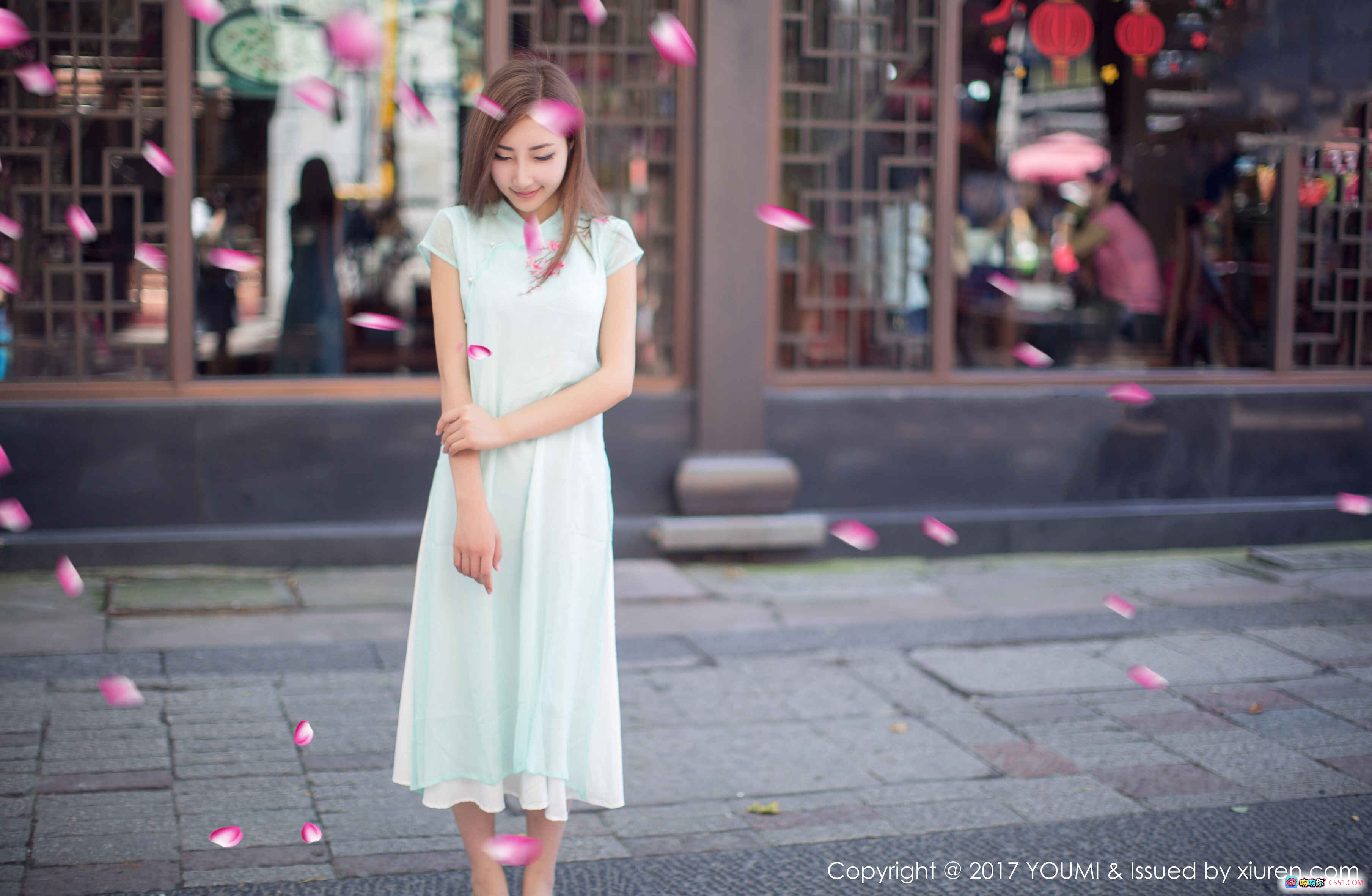 图片[3] - YouMi尤蜜荟2017.01.03 Vol.005尤美私房写真 白色镂空毛衣+灰色堆堆袜 床上甜美少女风 粉色火烈鸟灯饰背景 46P高清图集 - 就要吻