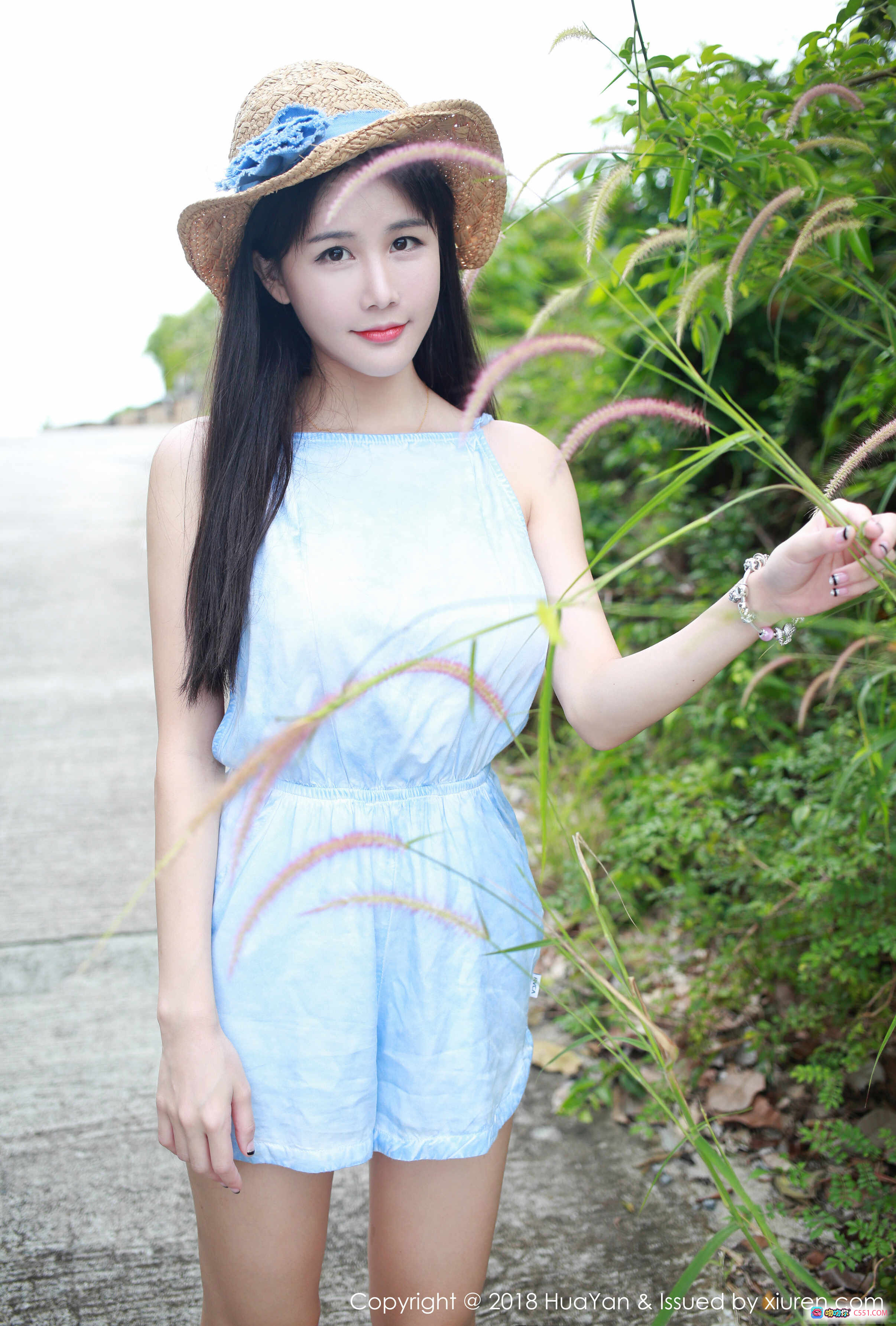 图片[5] - 小沫琳夏日清新写真｜草帽蓝裙田园风｜HuaYan花の颜2018Vol.057 - 就要吻