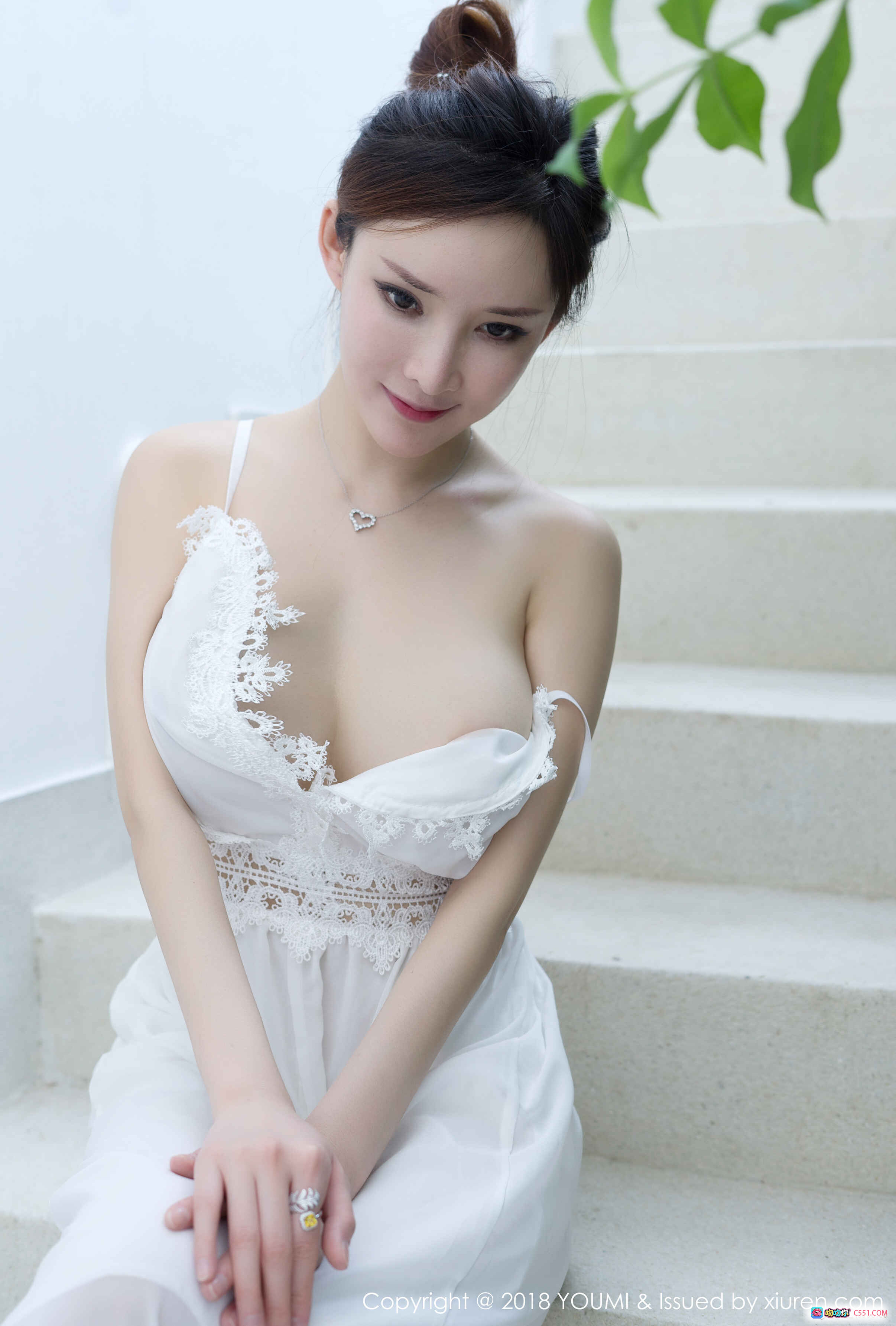 图片[6] - YouMi尤蜜荟2018.05.31 Vol.168 白色蕾丝吊带裙性感写真 美女楼梯私房照 42P高清图集 - 就要吻