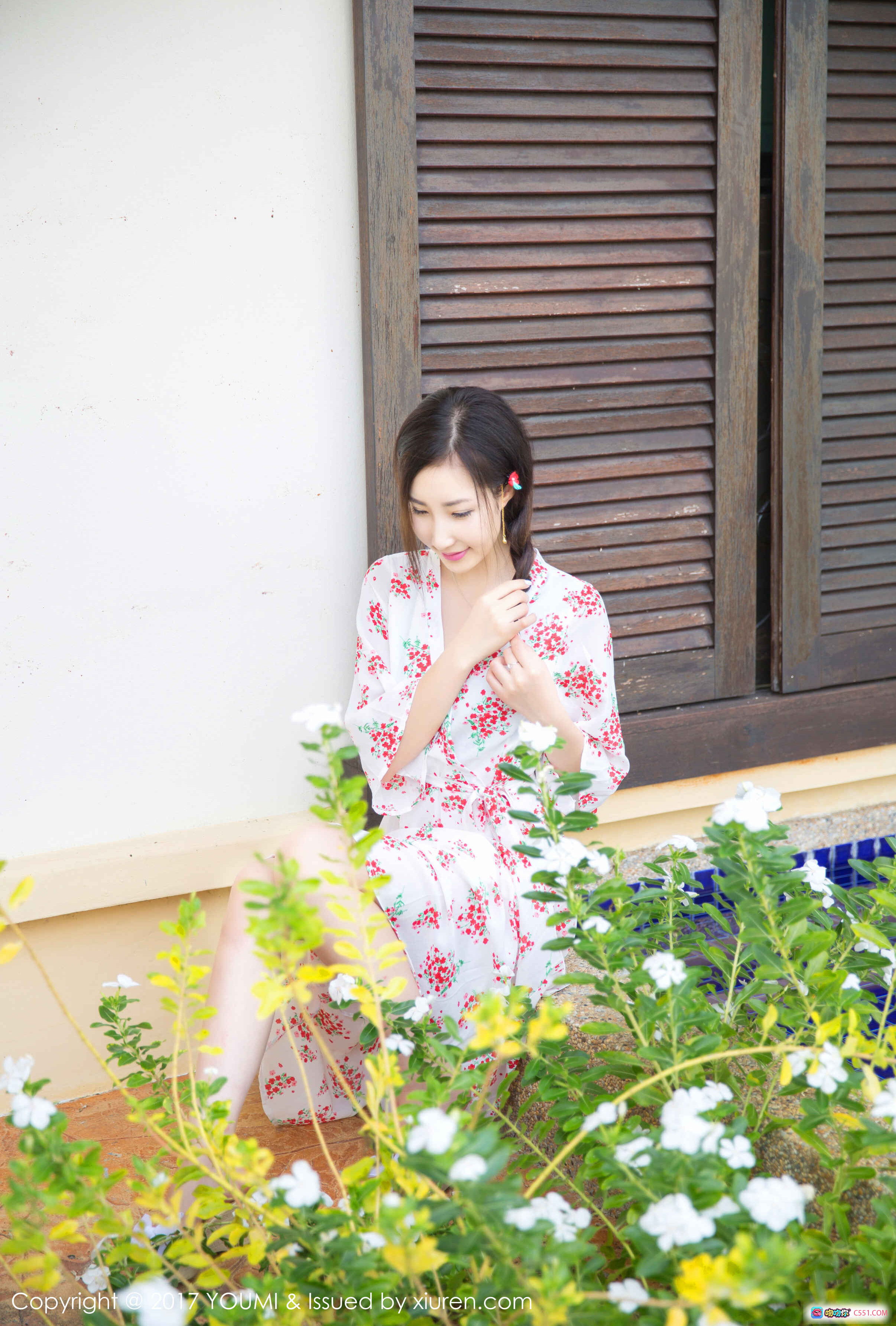 图片[10] - YouMi尤蜜荟2017.04.05 Vol.030尤美泳装写真｜粉色Barbie比基尼+花饰+泳池边性感坐姿+墨镜造型 - 就要吻