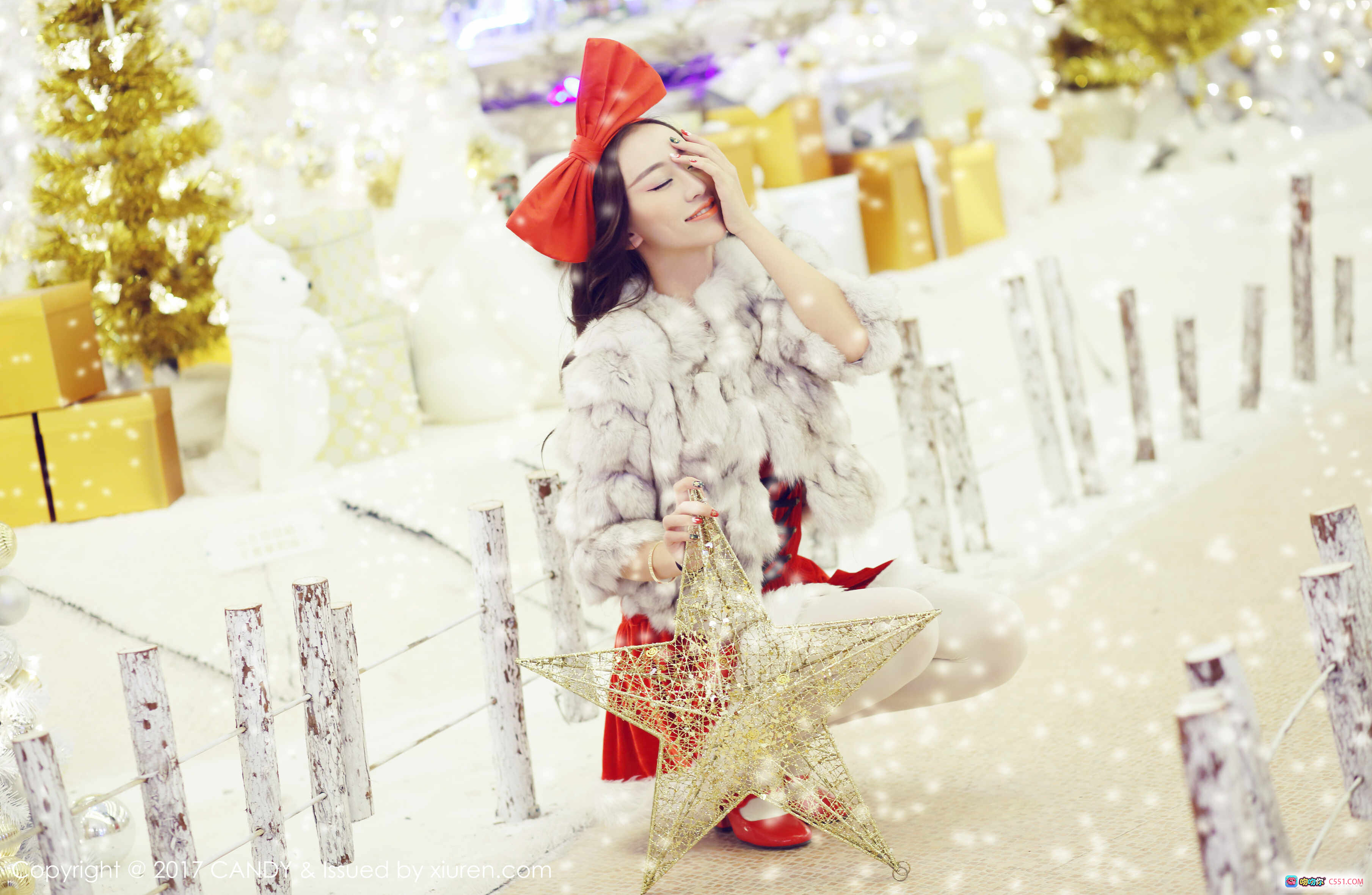 图片[4] - 圣诞少女写真 | 红色圣诞装+雪景小屋+礼物盒+驯鹿装饰 | CANDY 2017 VOL.047 模特合集 - 就要吻