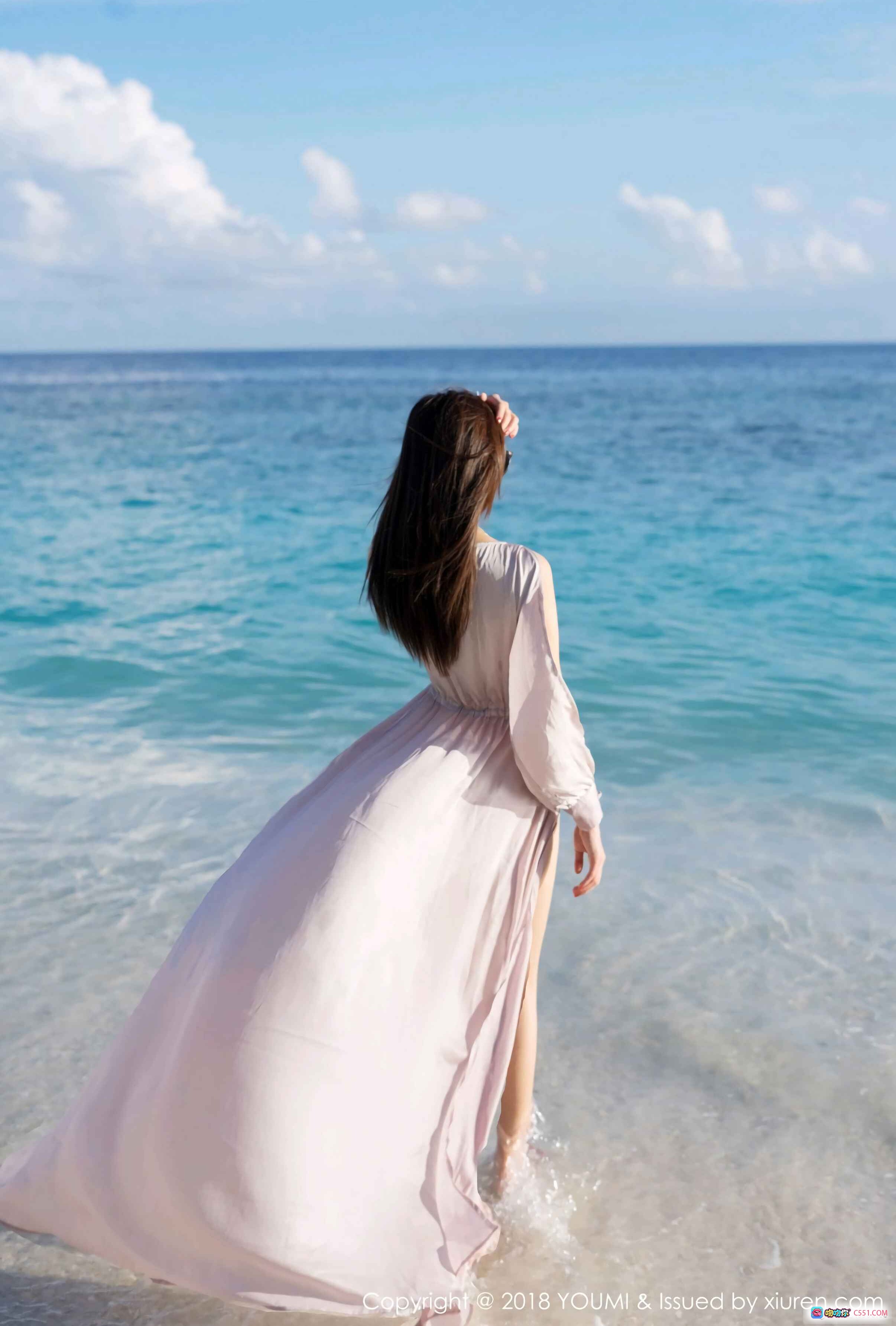 图片[2] - YouMi尤蜜荟2018.10.31 Vol.230 黑白泳衣高马尾侧坐蓝垫美背性感写真 - 就要吻