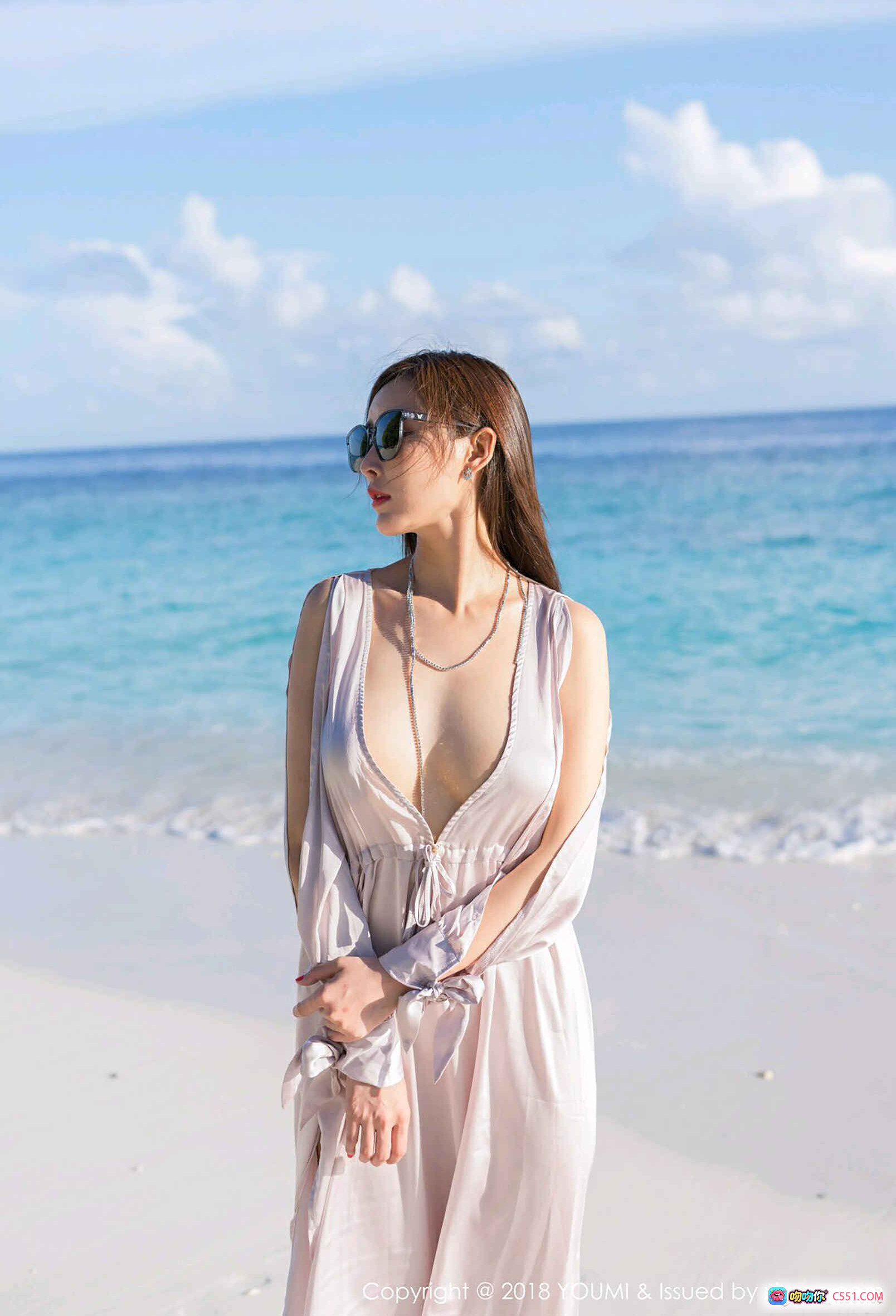 图片[3] - YouMi尤蜜荟2018.10.31 Vol.230 黑白泳衣高马尾侧坐蓝垫美背性感写真 - 就要吻