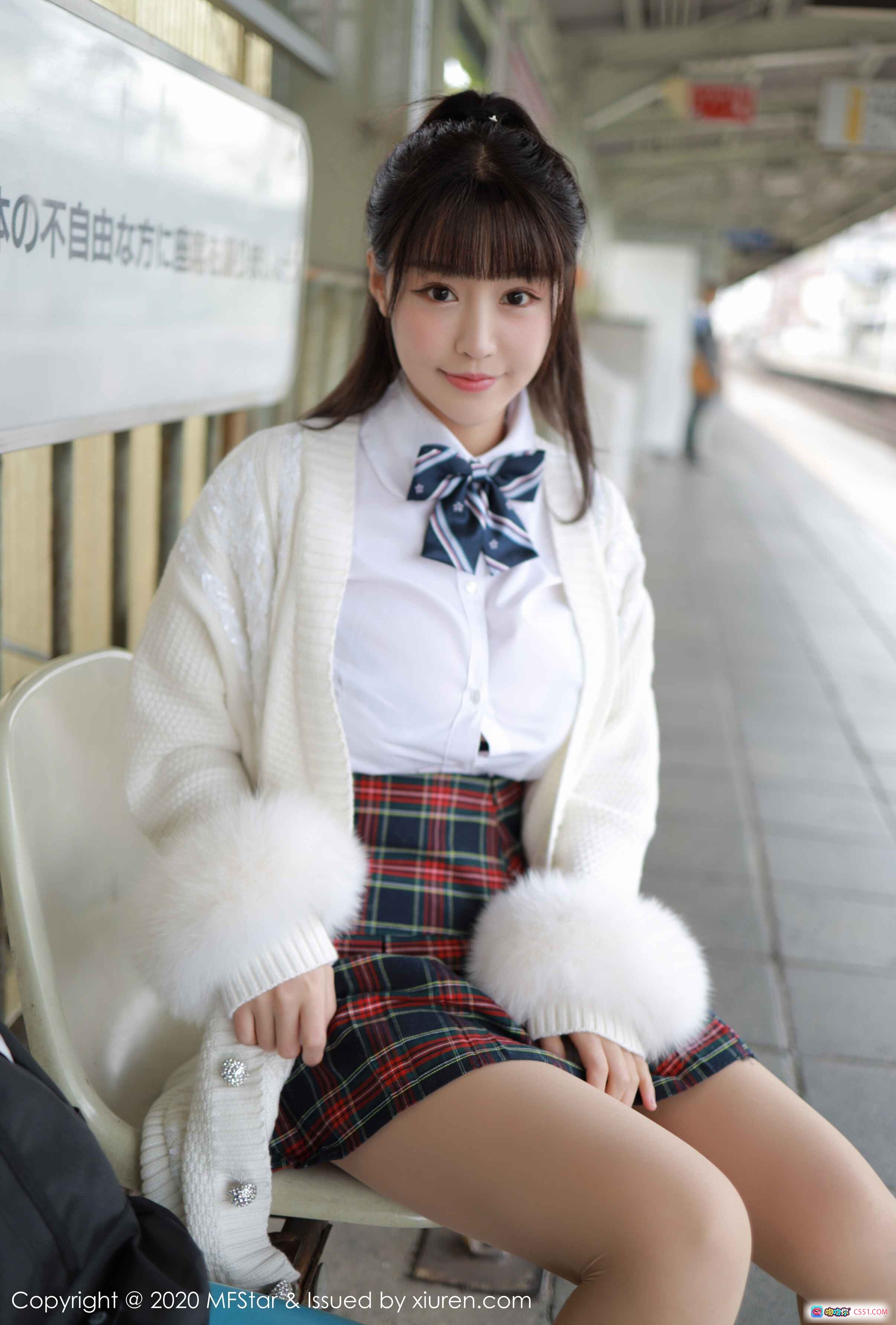 图片[10] - 朱可儿Flower校园风写真 | 格子裙白衬衫少女穿搭 | 火车站台日系清纯美腿造型 | MFStar模范学院Vol.259 - 就要吻