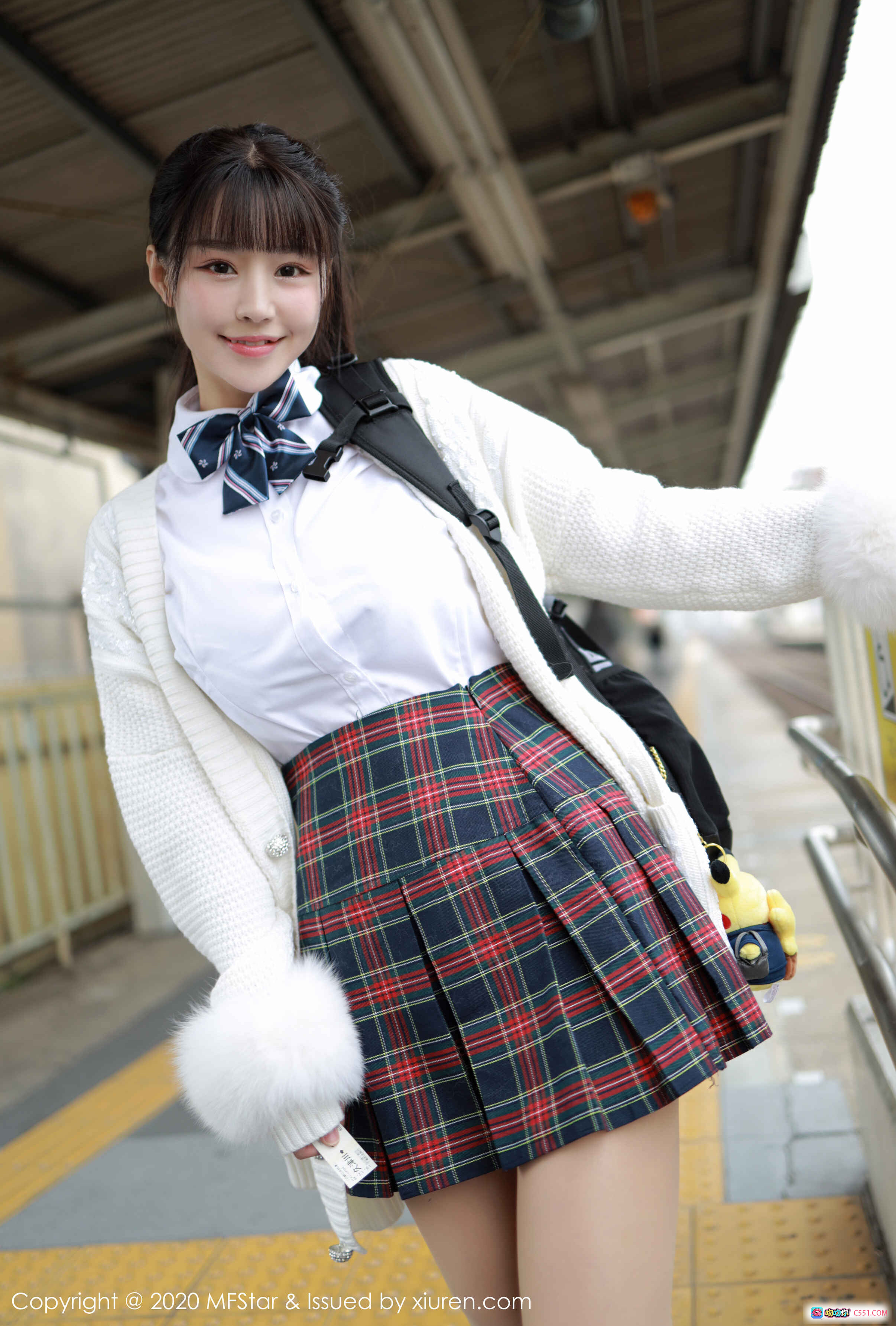 图片[8] - 朱可儿Flower校园风写真 | 格子裙白衬衫少女穿搭 | 火车站台日系清纯美腿造型 | MFStar模范学院Vol.259 - 就要吻