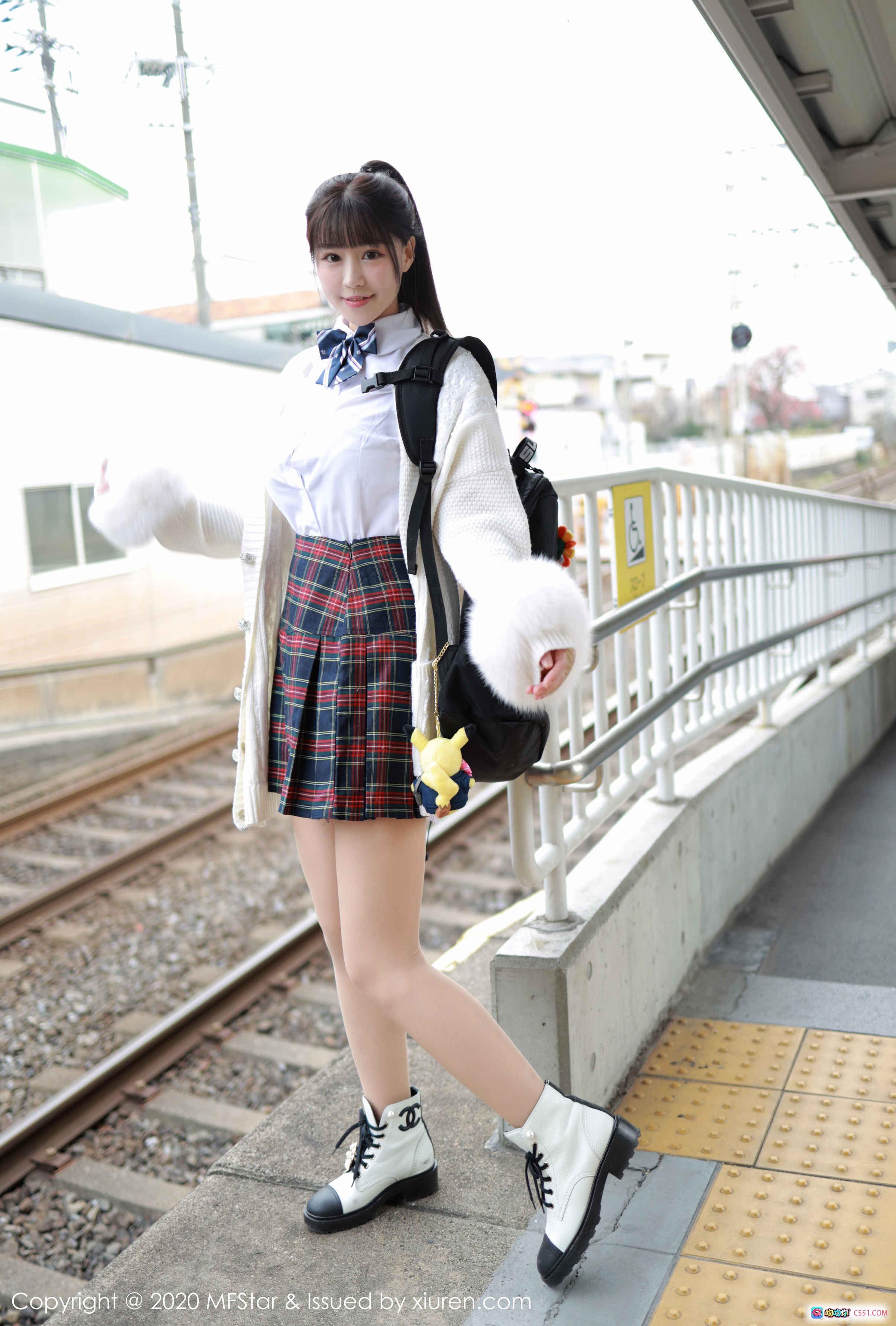图片[9] - 朱可儿Flower校园风写真 | 格子裙白衬衫少女穿搭 | 火车站台日系清纯美腿造型 | MFStar模范学院Vol.259 - 就要吻