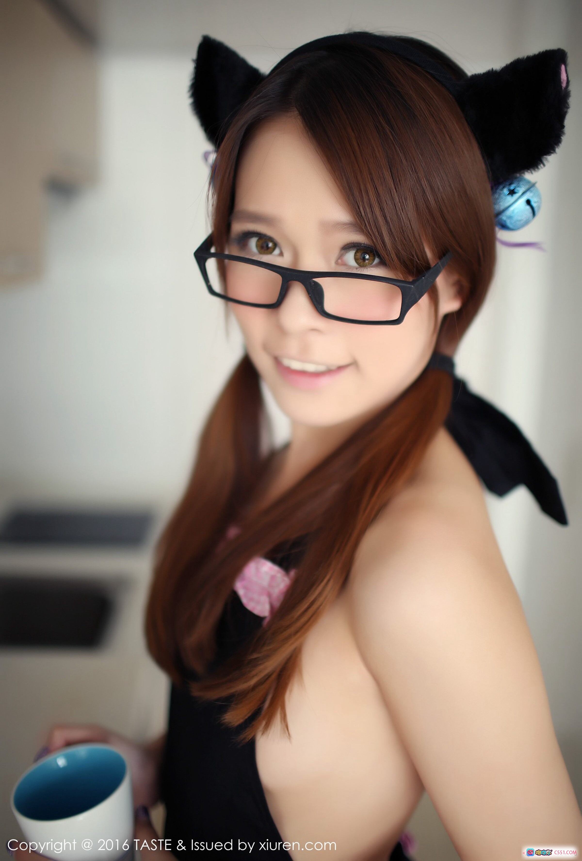 图片[10] - Carol酱猫耳女仆装厨房写真 | 黑色吊带粉边围裙眼镜少女 | TASTE 2016 VOL.005 - 就要吻