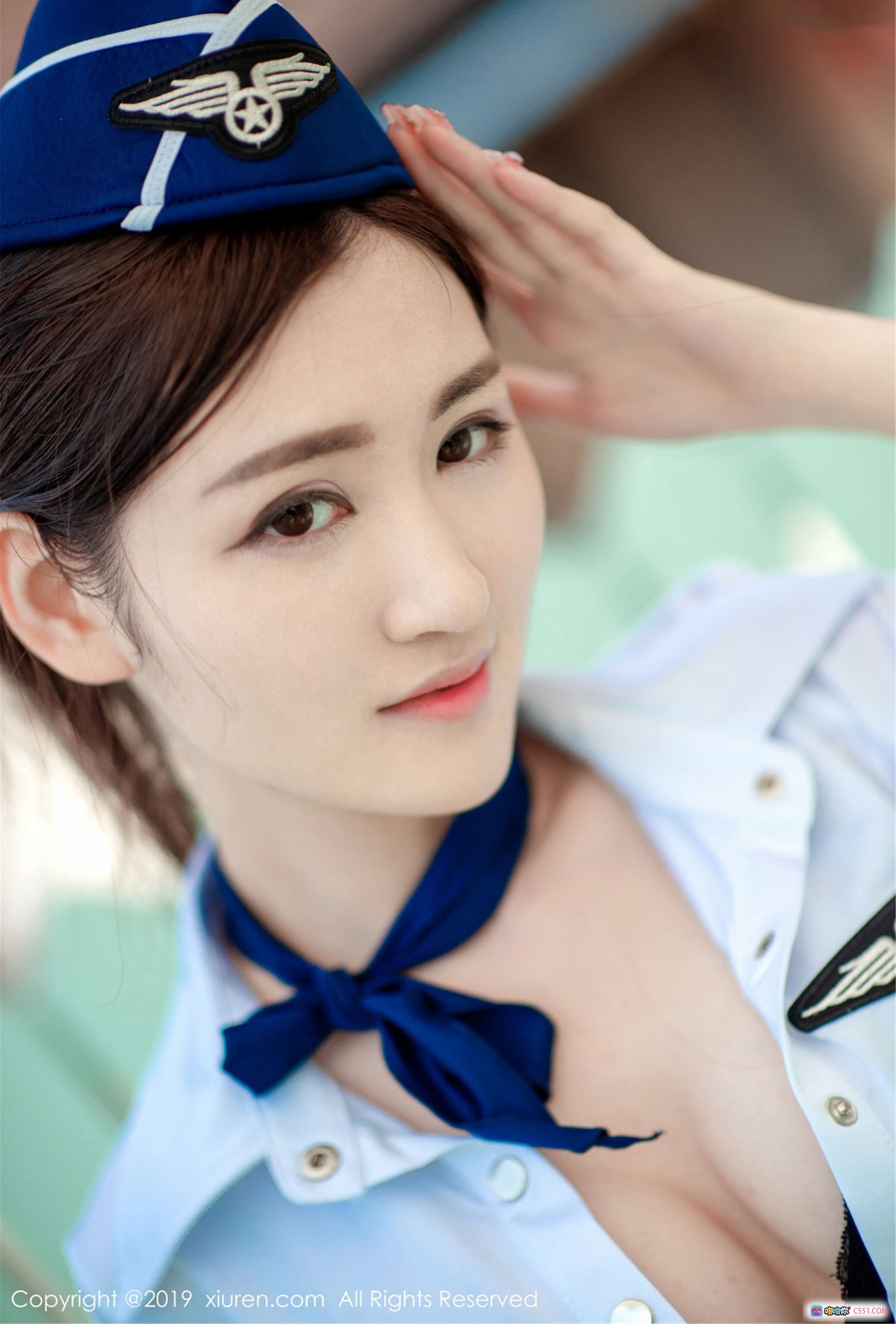 沈梦瑶空姐制服写真 | 蓝色帽子领结 | 甜美微笑敬礼姿势 | 秀人网2019高清摄影 - 就要吻