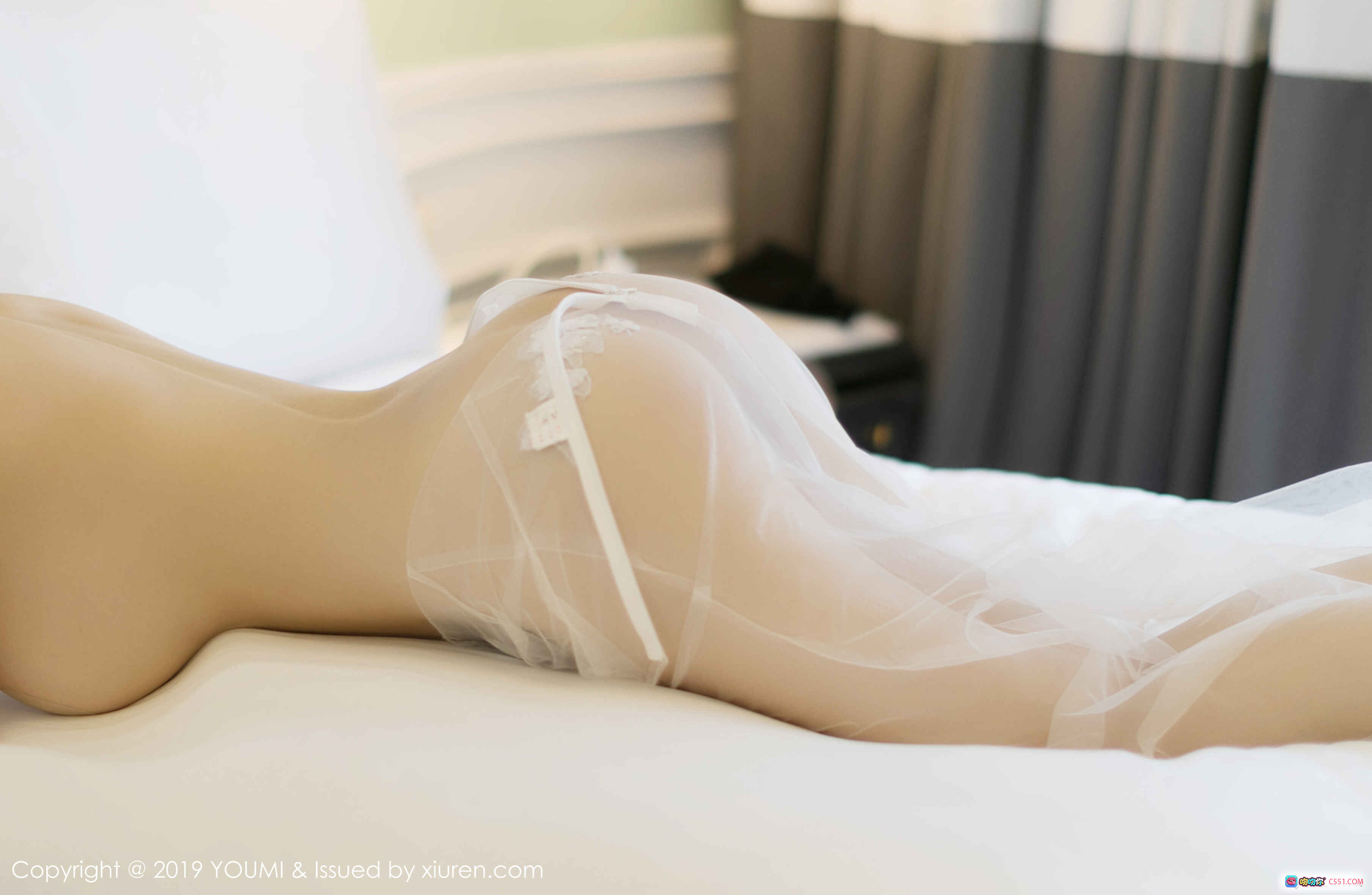图片[6] - YouMi尤蜜荟2019.07.23 Vol.331 黄楽然性感写真 绿色沙发床品私房美拍 60P高清图集 - 就要吻