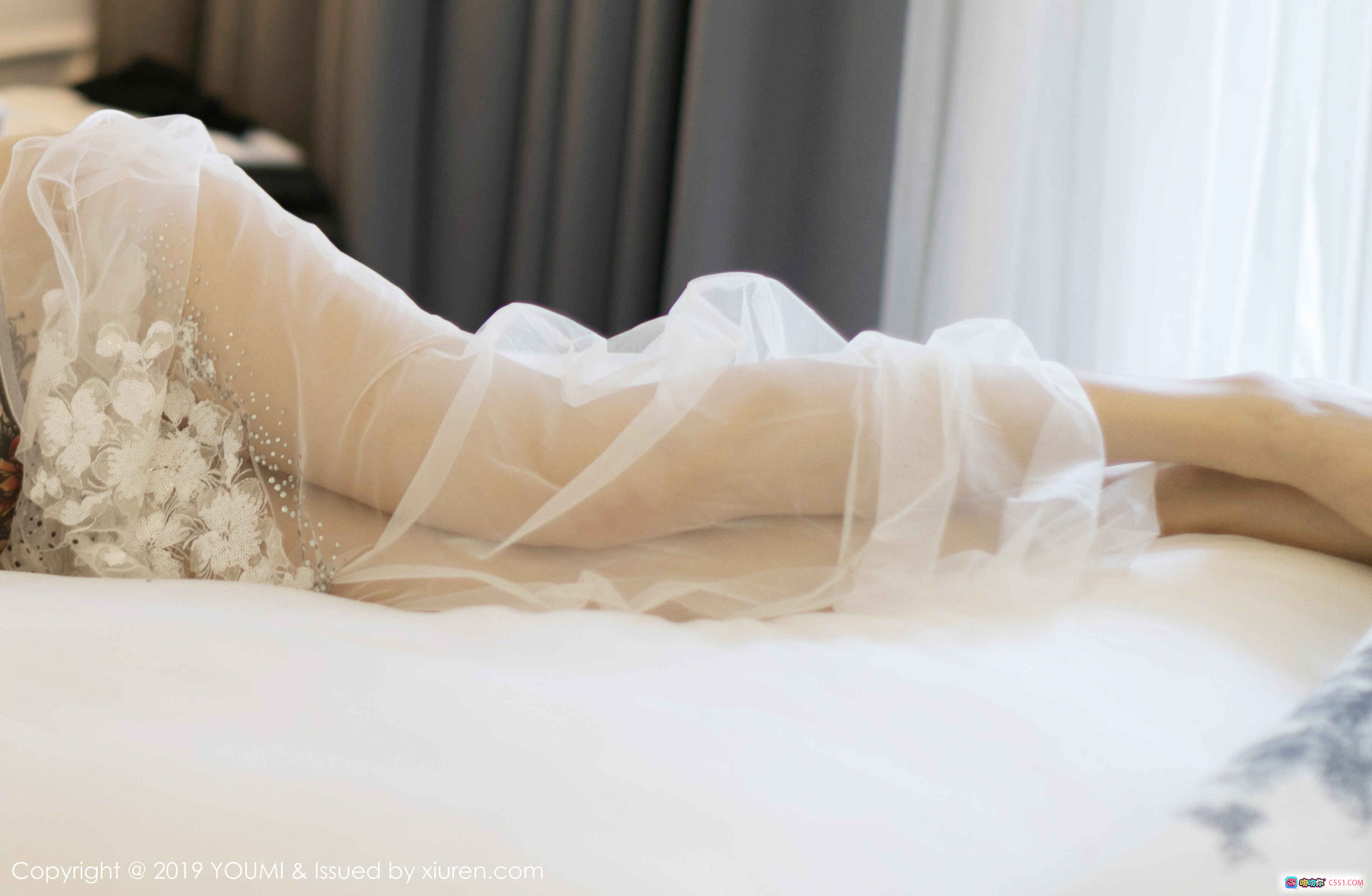 图片[10] - YouMi尤蜜荟2019.07.23 Vol.331 黄楽然性感写真 绿色沙发床品私房美拍 60P高清图集 - 就要吻