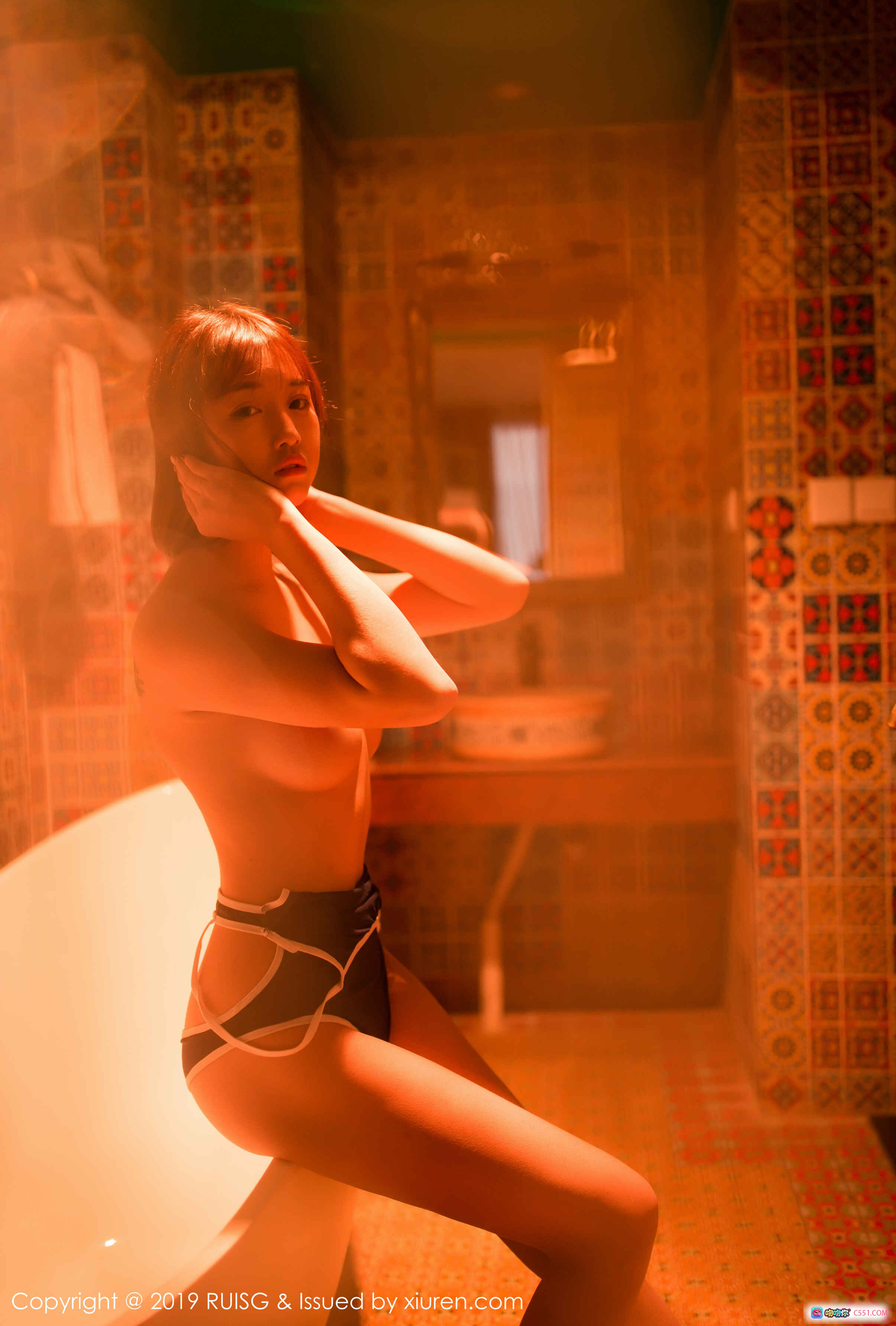 图片[4] - RUISG瑞丝馆2019.06.21 VOL.067 圆圆Daphne 美女私房写真 黑白边泳衣 甜美性感 床上姿势 暖光氛围 44P高清图集 - 就要吻