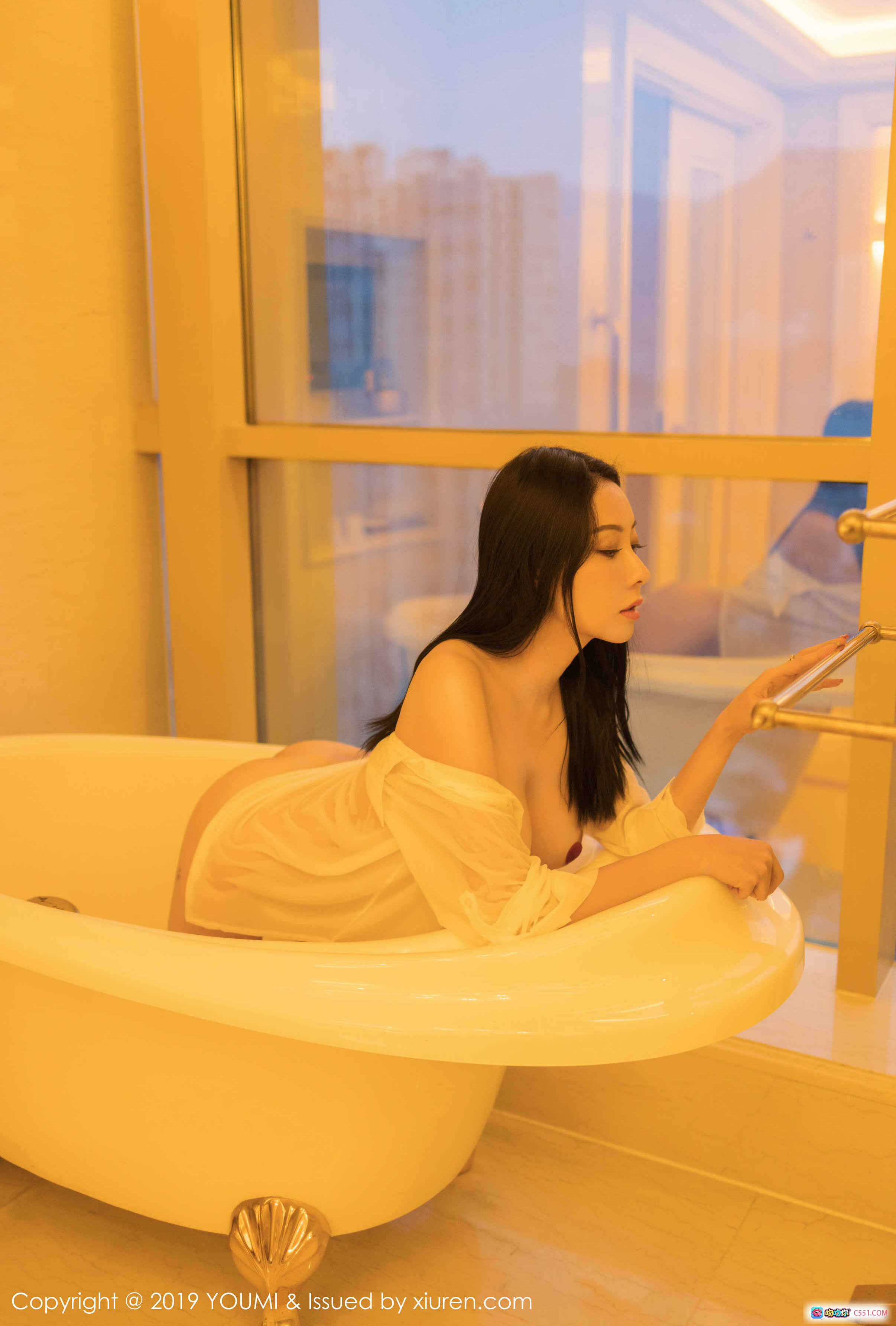 图片[9] - YouMi尤蜜荟果儿Victoria浴缸写真 2019.12.17 VOL.388 白衬衫半遮性感美臀 花纹纹身点缀 50P高清图集 - 就要吻