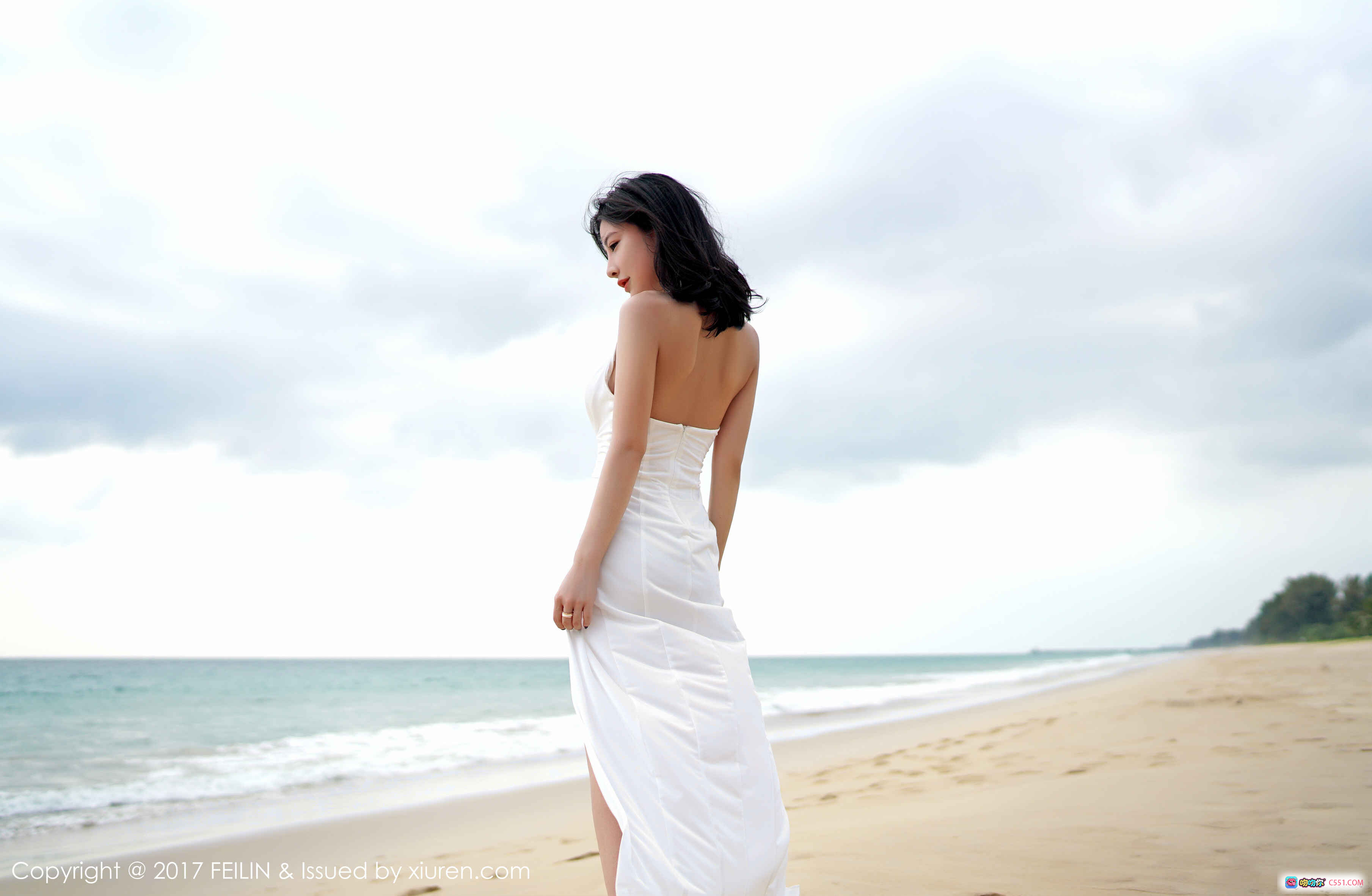 图片[2] - 施忆佳KITTY比基尼雨中写真 – 热带花卉泳装+高跟鞋+湿发诱惑+户外木台场景 – FEILIN嗲囡囡Vol.092 - 就要吻