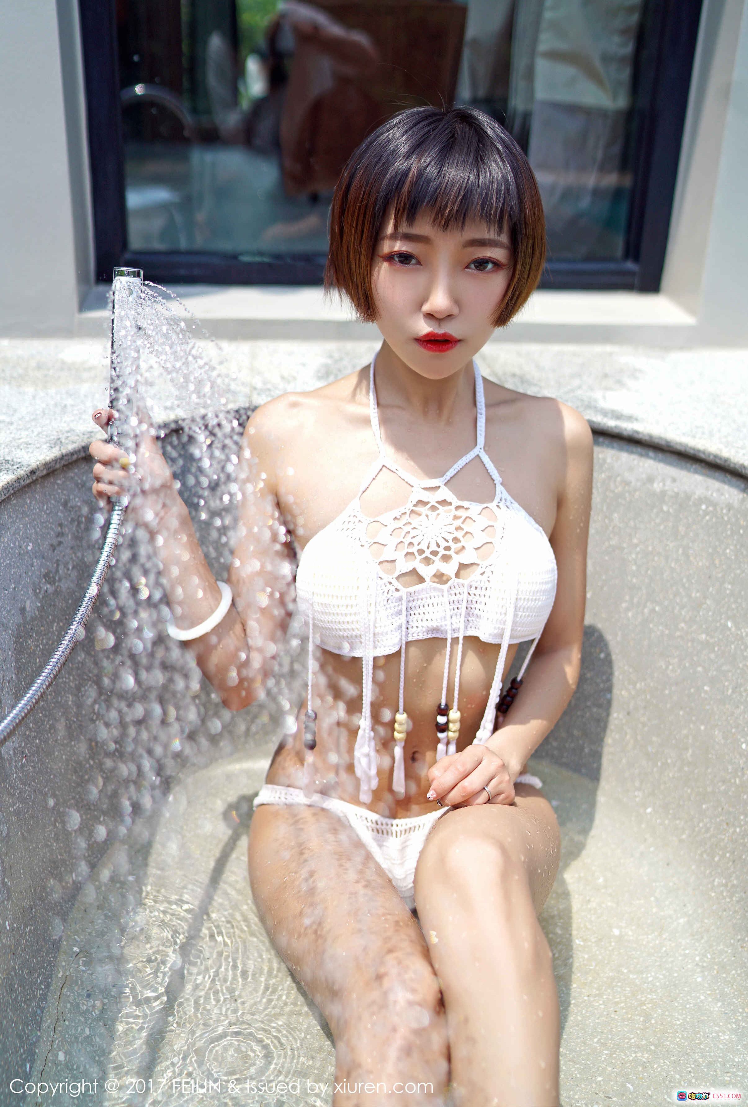 图片[4] - 冯木木泳池写真 | 黑色比基尼性感造型 | 现代别墅背景 | 清新夏日氛围 | FEILIN嗲囡囡Vol.083精选图集 - 就要吻