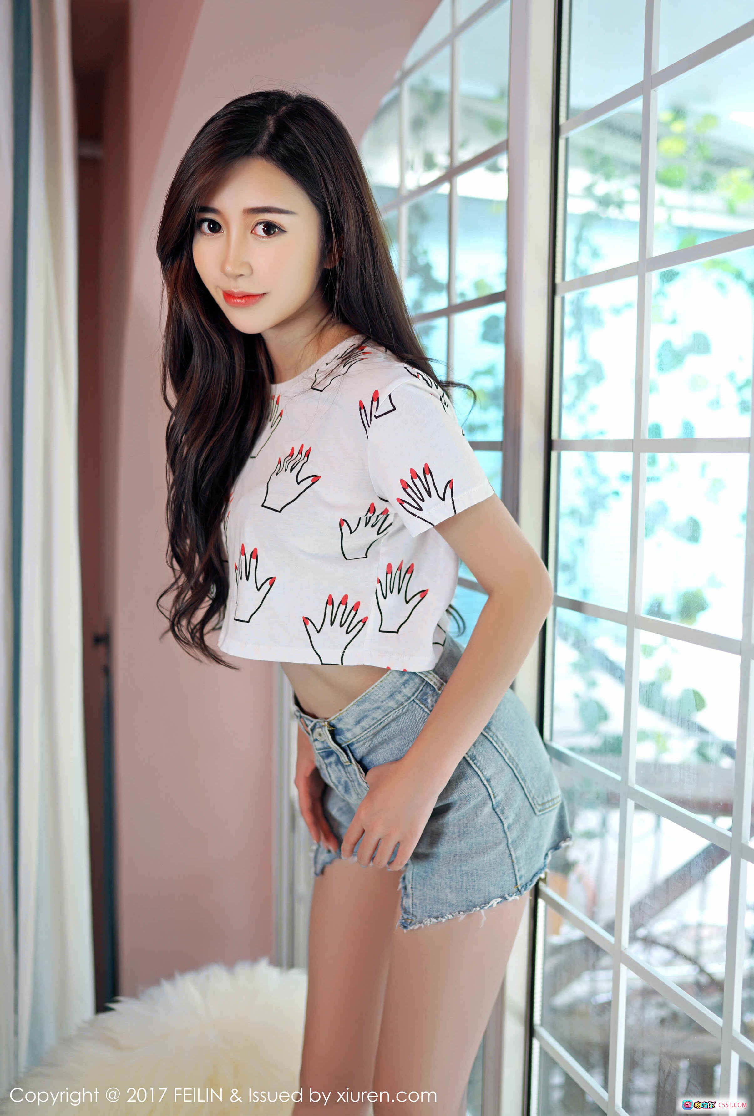 图片[6] - 方绮言Ayaka粉色窗边写真 | 短款印花T恤牛仔短裤 | FEILIN嗲囡囡2017 Vol.074高清美图 - 就要吻