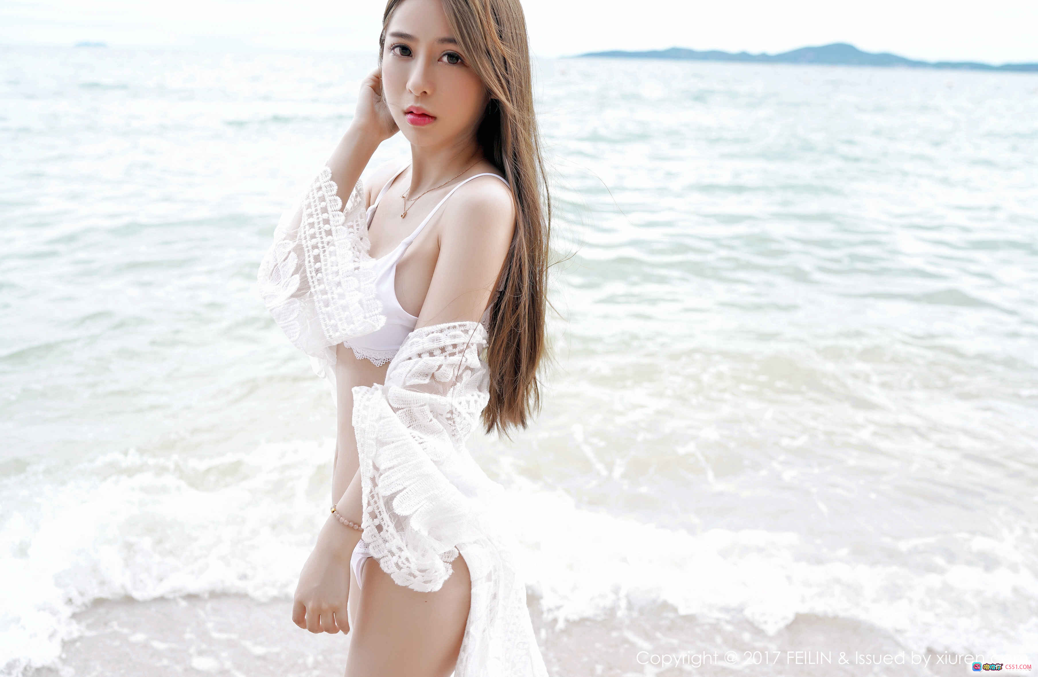 图片[6] - [FEILIN] 2017.09.18 VOL.110 张静燕海边黑白写真 美女比基尼蕾丝披肩 浪花沙滩自然风性感大片 - 就要吻