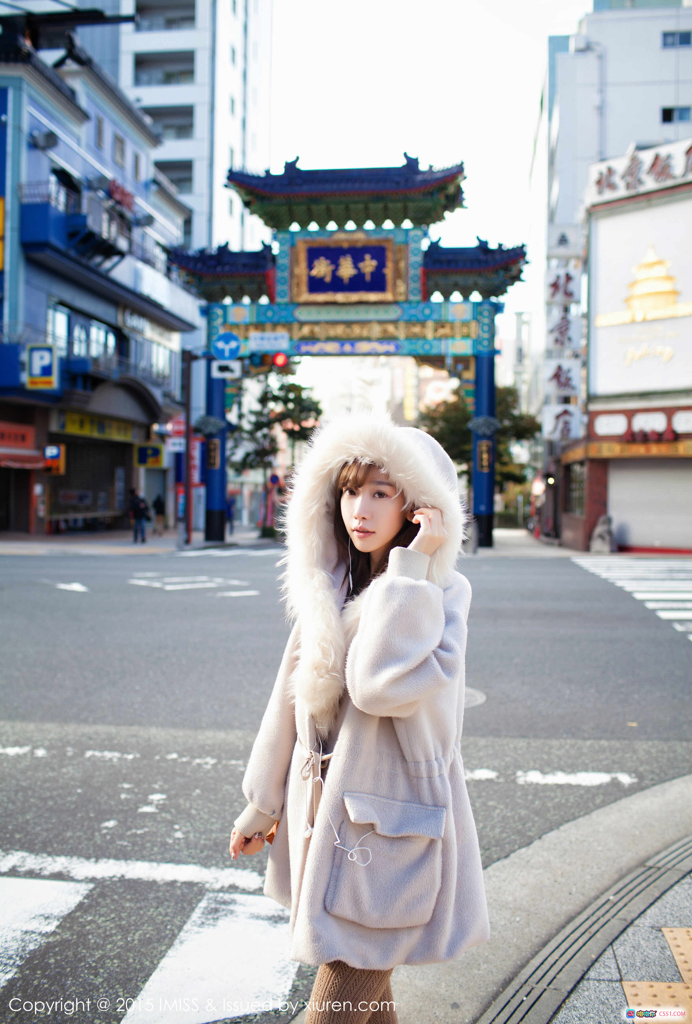 图片[10] - 陈潇街拍写真 | IMiss爱蜜社2015 VOL.010 | 毛领大衣温柔风 | 城市街头清新少女感 - 就要吻