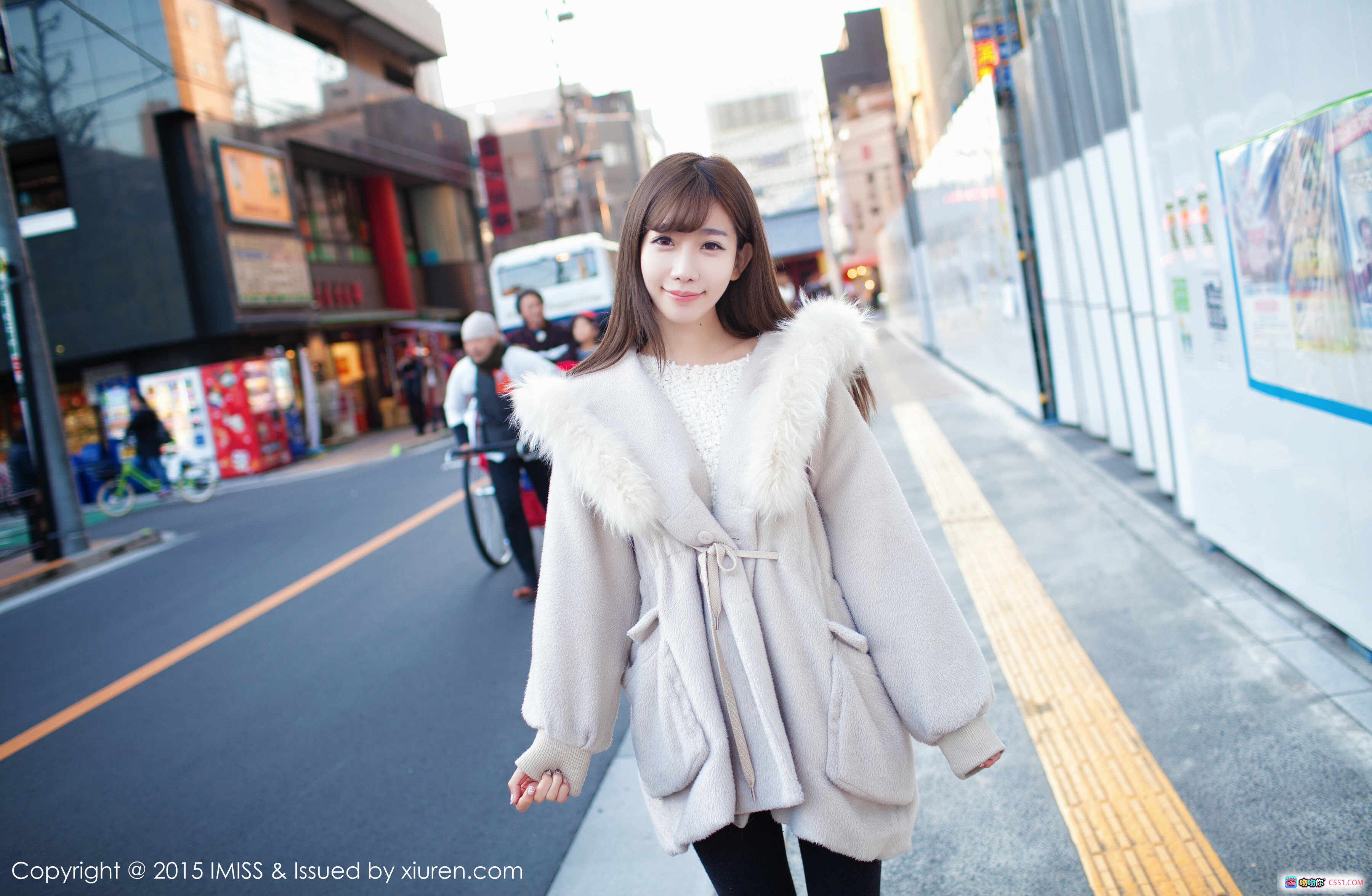 陈潇街拍写真 | IMiss爱蜜社2015 VOL.010 | 毛领大衣温柔风 | 城市街头清新少女感 - 就要吻