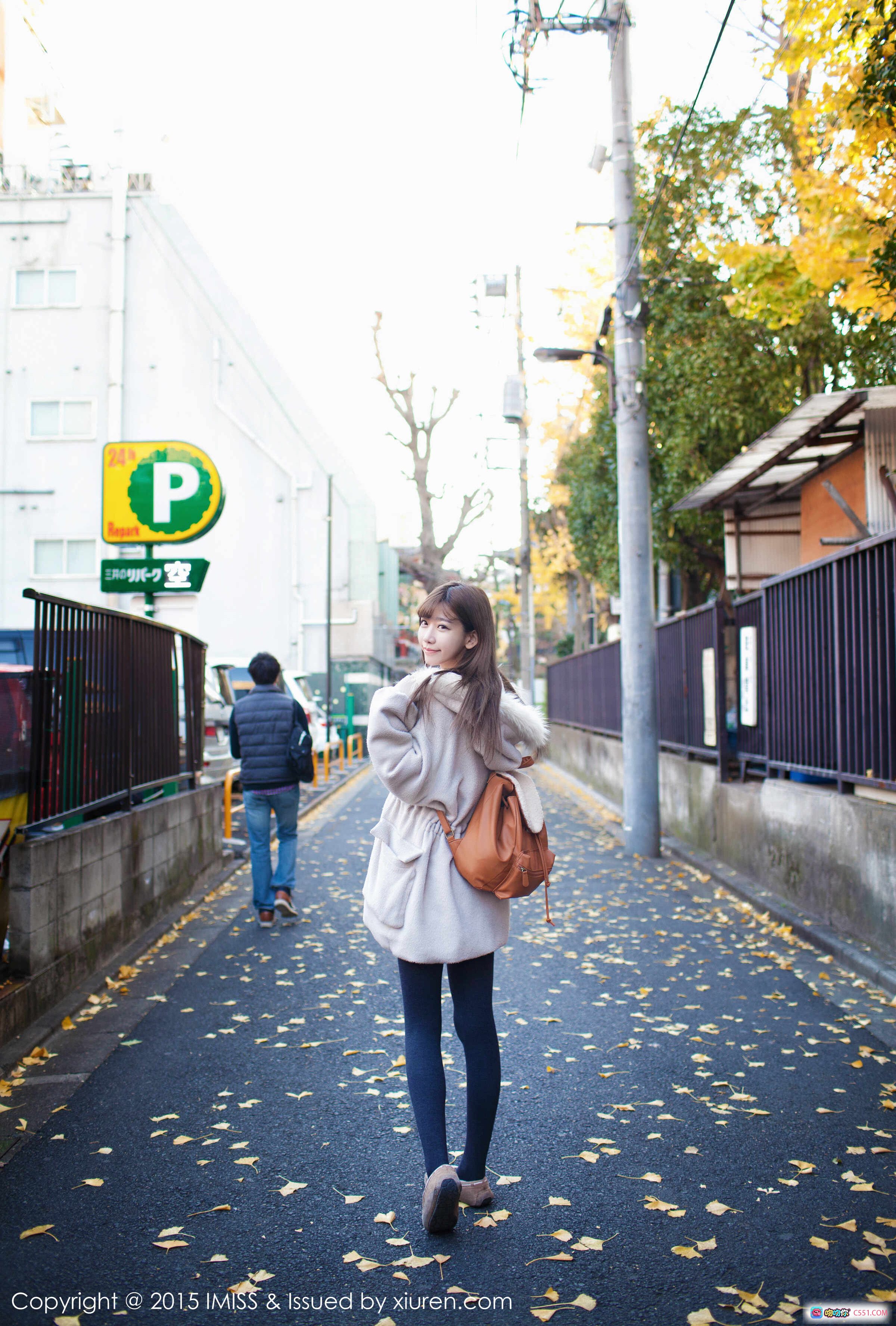 图片[8] - 陈潇街拍写真 | IMiss爱蜜社2015 VOL.010 | 毛领大衣温柔风 | 城市街头清新少女感 - 就要吻