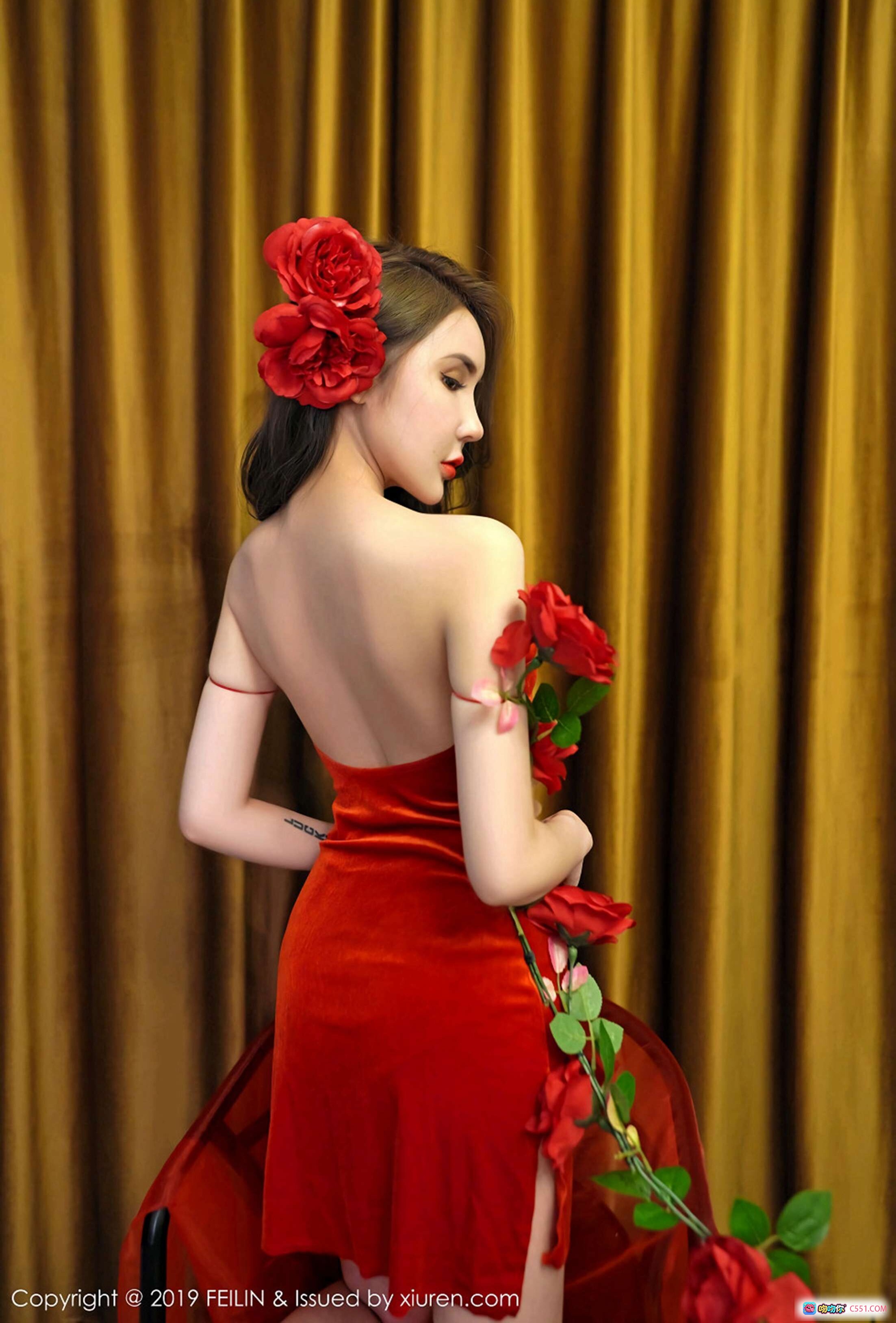 图片[8] - 伍月May红色礼服写真｜玫瑰花饰优雅背影｜FEILIN2019 Vol.200高清美图 - 就要吻
