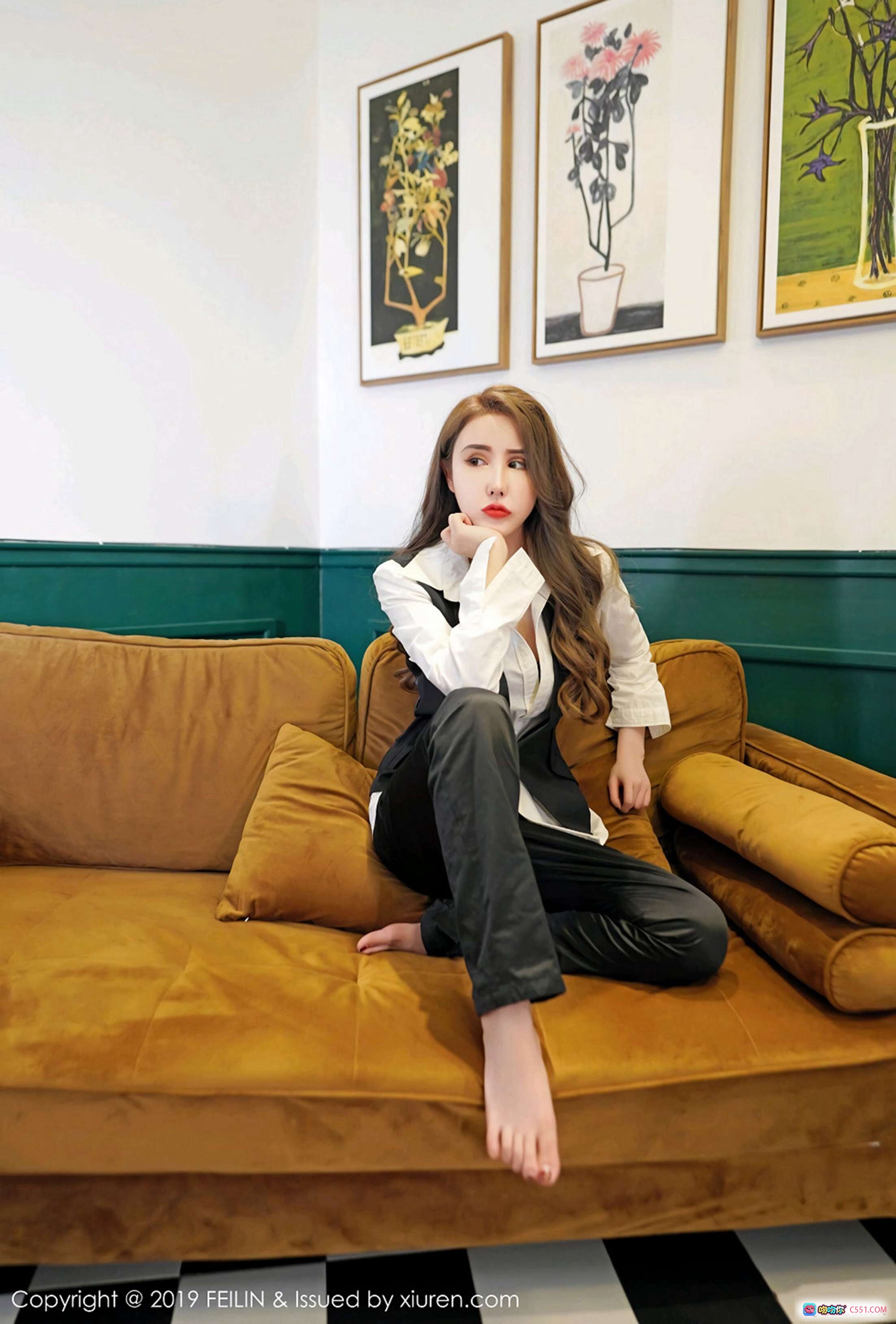 图片[5] - 伍月May红色礼服写真｜玫瑰花饰优雅背影｜FEILIN2019 Vol.200高清美图 - 就要吻